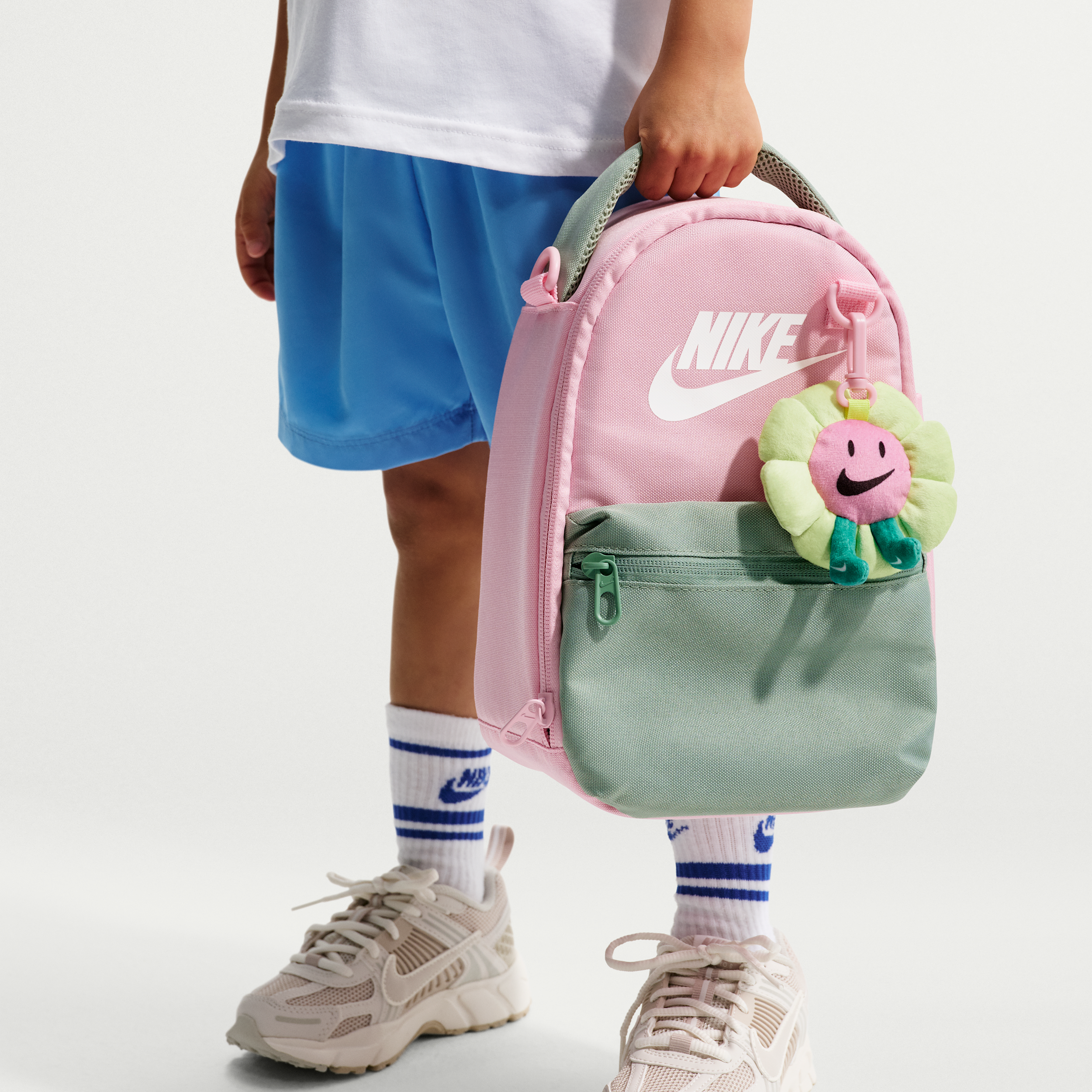 Nike Nike Buddies Lunch Tote (4L) in Pink | 9A3131-A0W