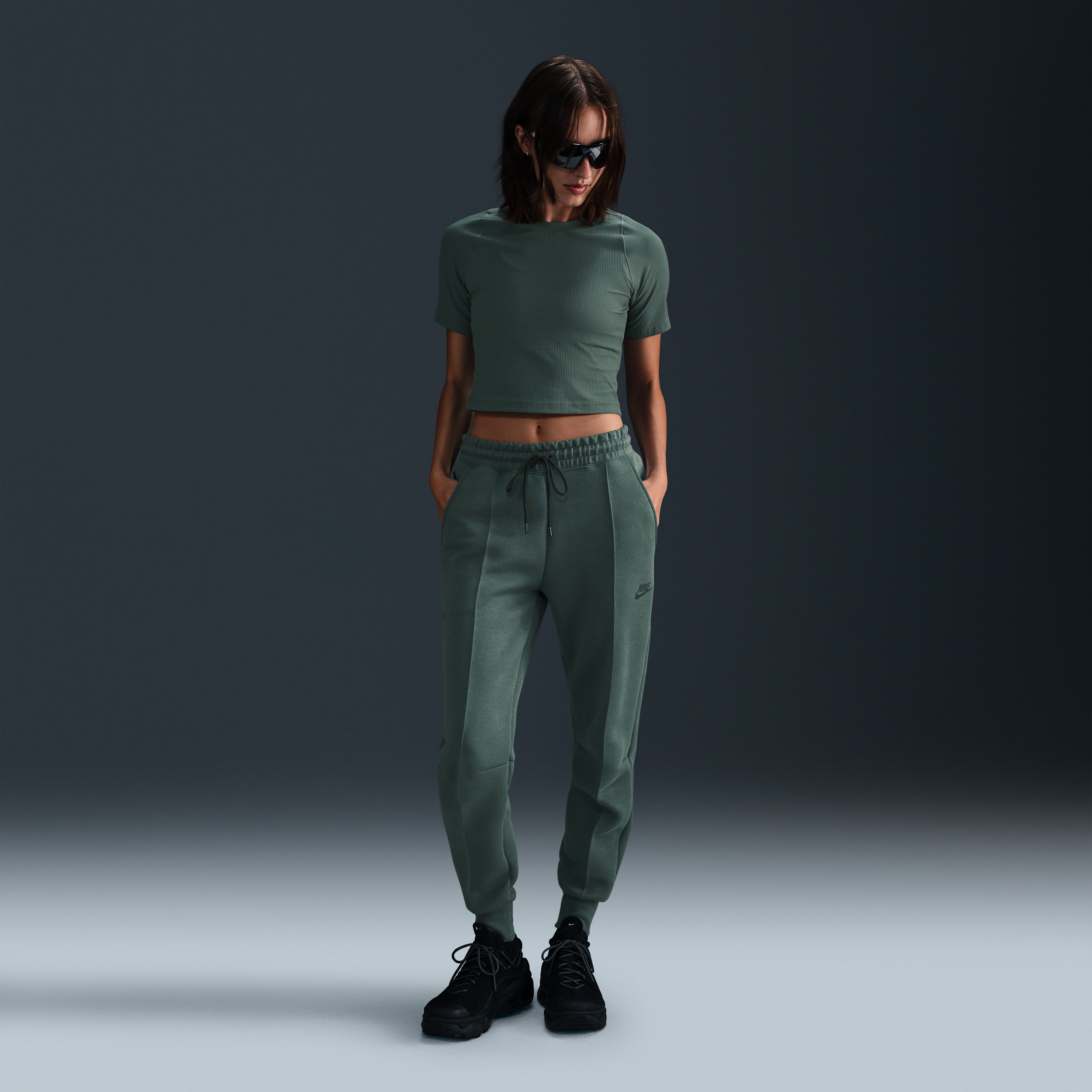 Nike Sportswear Tech Fleece Joggers In Green