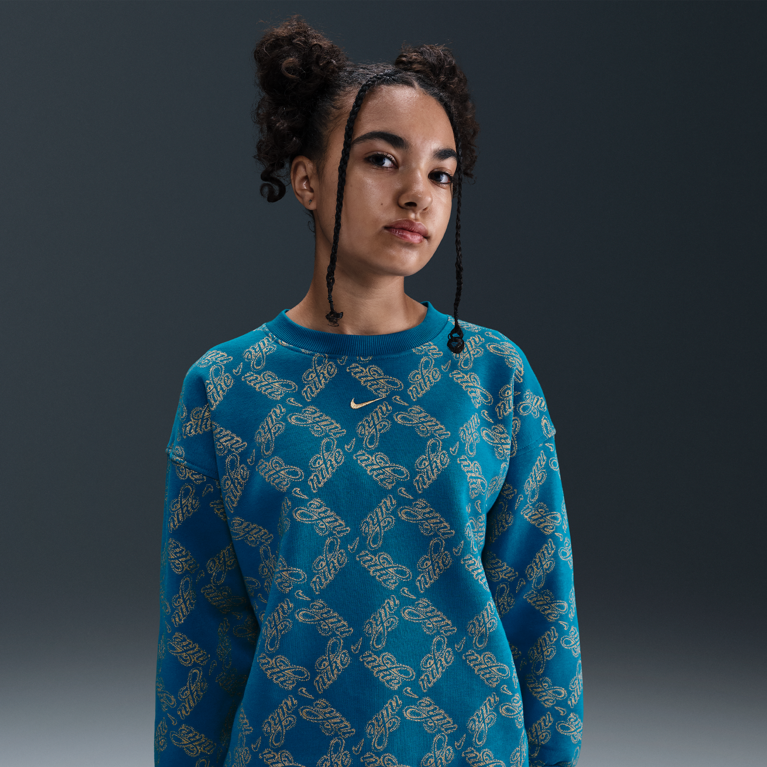 Nike Sportswear Club Fleece Big Kids' (Girls') Oversized Printed Crewneck Sweatshirt in Blue | HV0430-301