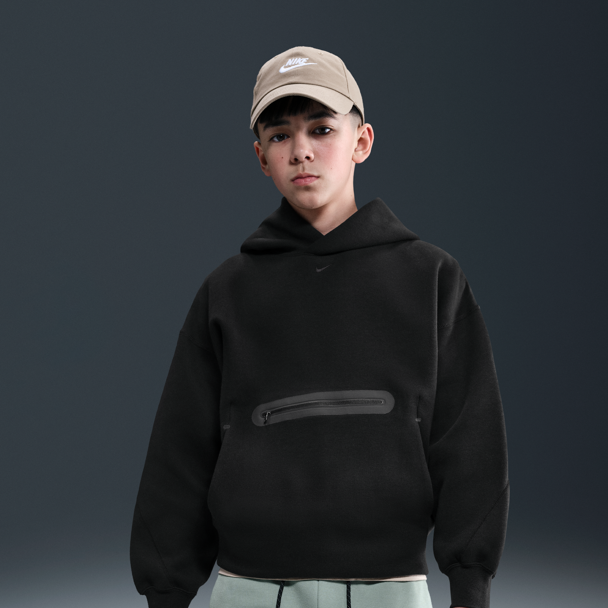 Nike Sportswear Tech Fleece Big Kids' (Boys') Oversized Pullover Hoodie in Black | HV1198-010