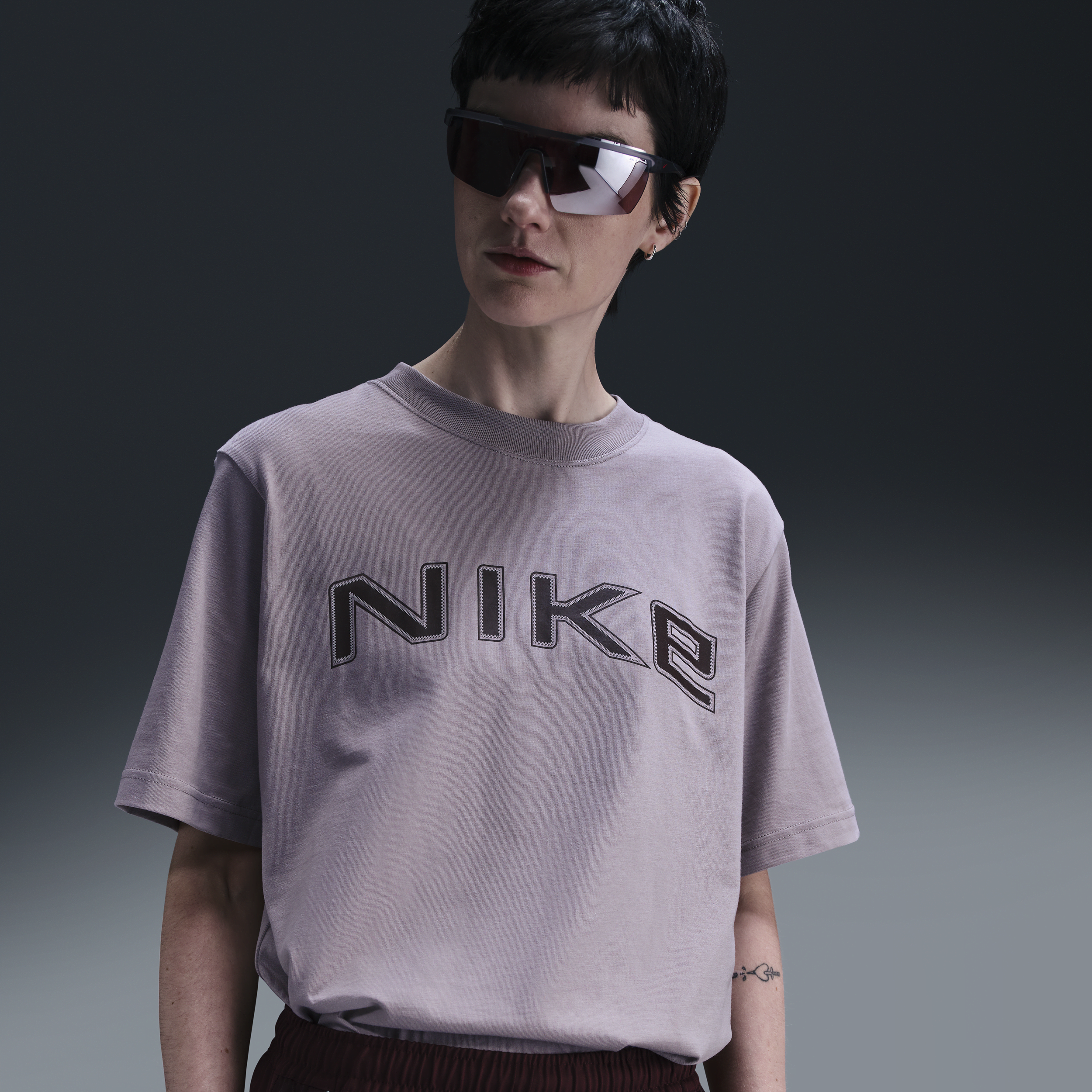 Nike Women's Sportswear Loose Short-sleeve Graphic T-shirt In Grey