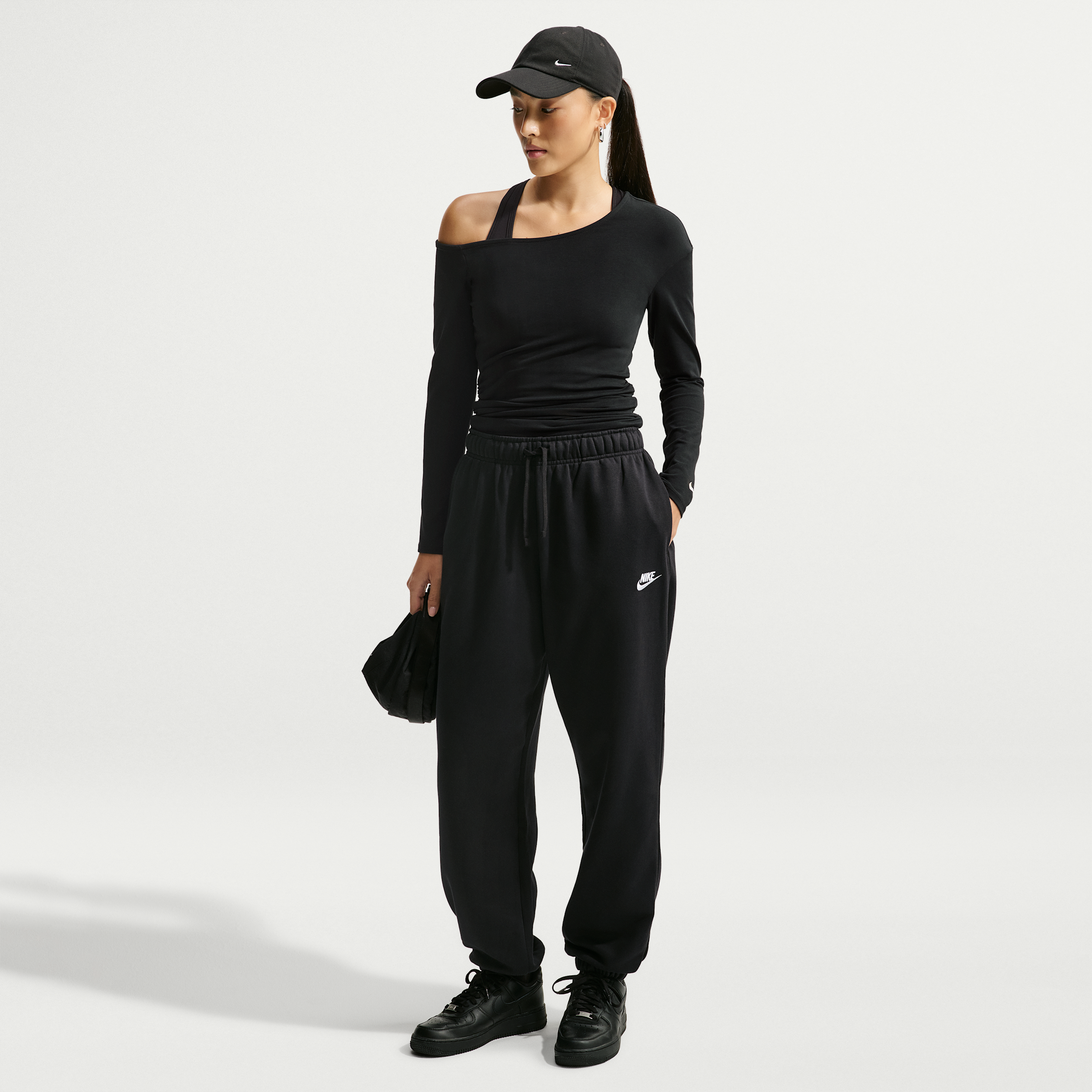 Women's Nike Sportswear Club Fleece Mid-Rise Oversized Sweatpants in Black | DQ5800-010