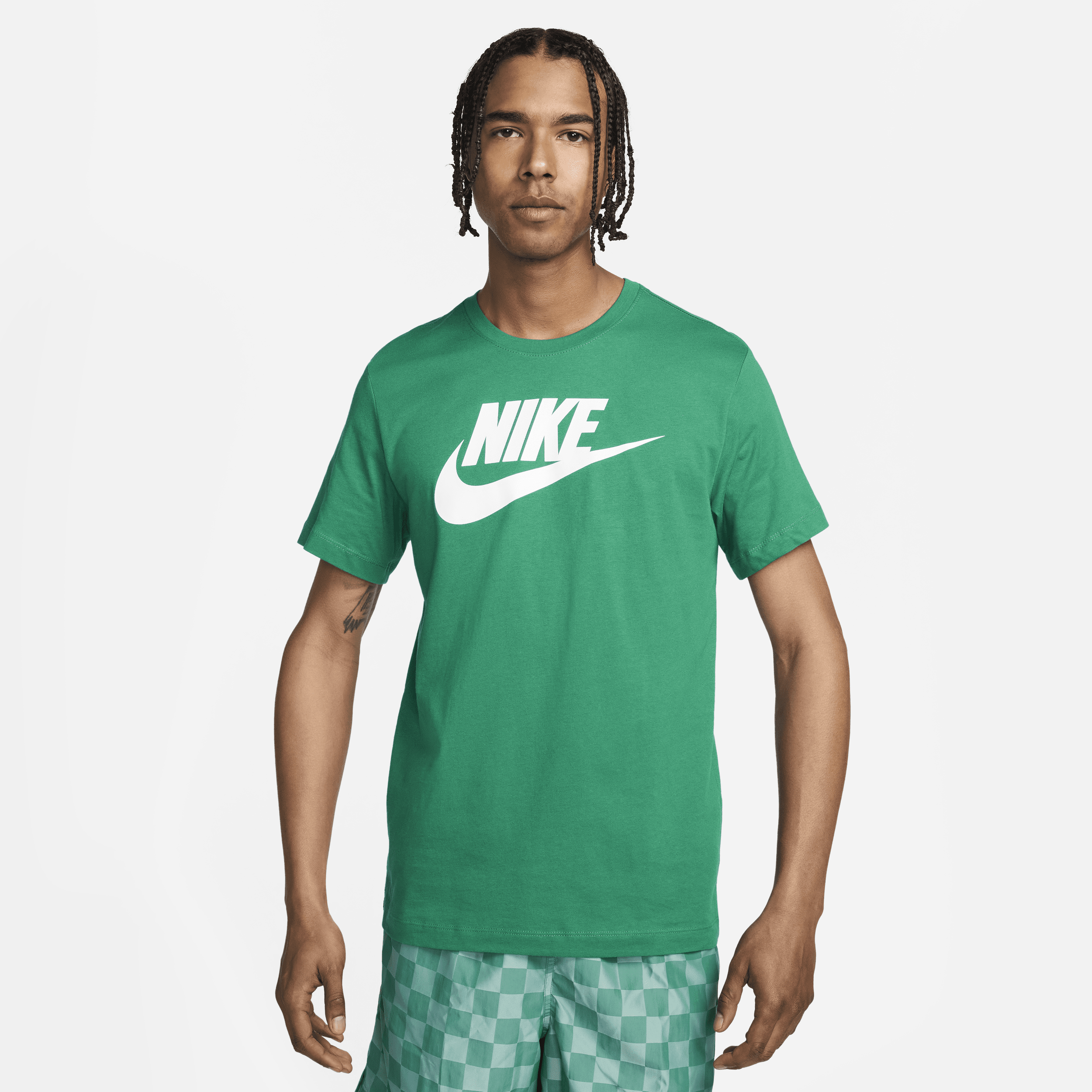 Men's Nike Sportswear T-Shirt in Green | AR5004-365
