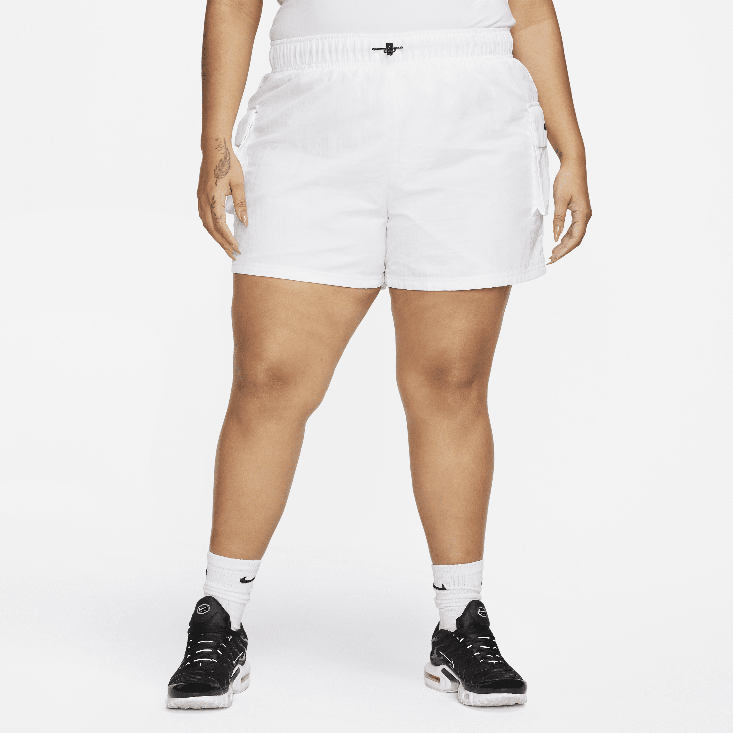 Nike Women's  Sportswear Woven High-rise Shorts (plus Size) In White