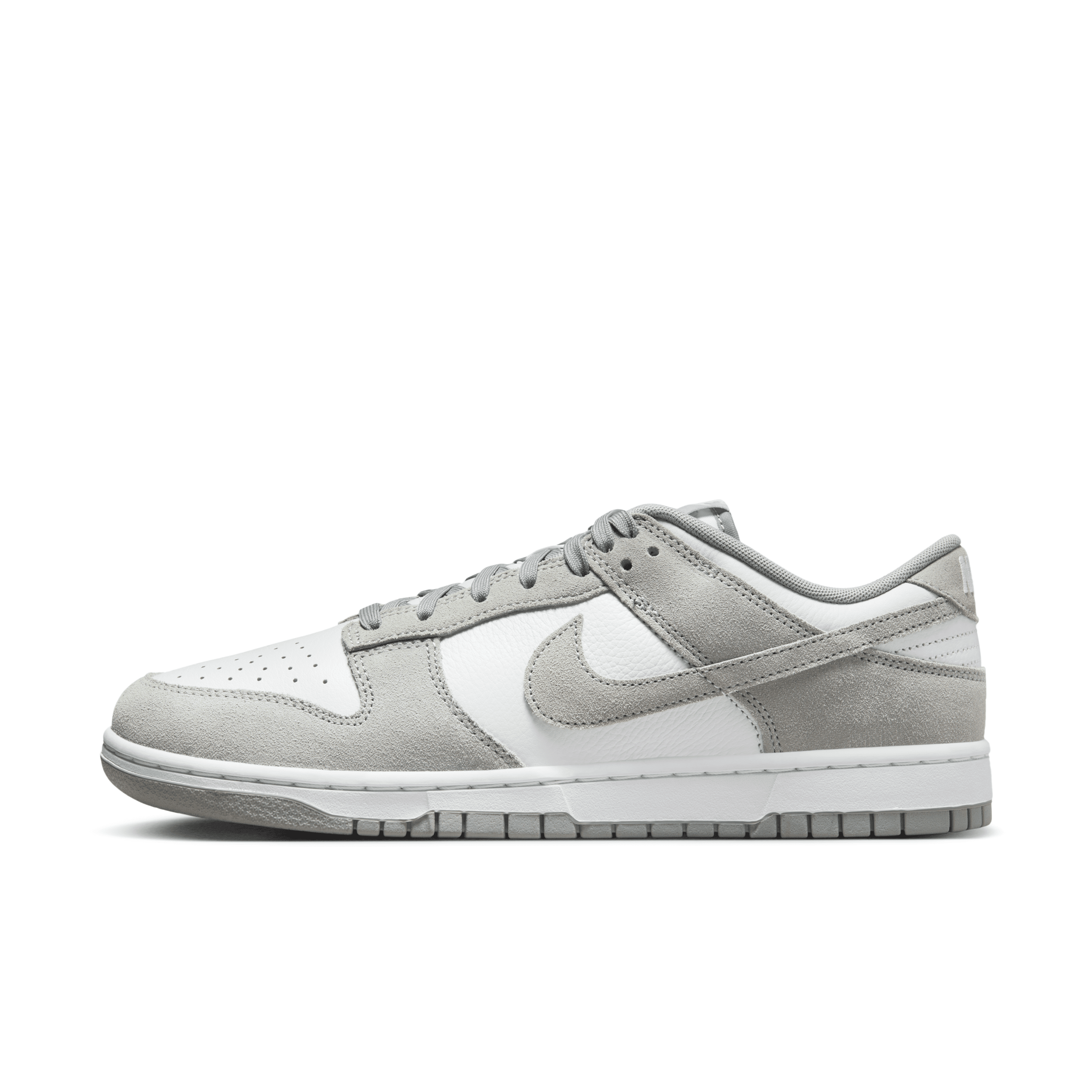 Nike Dunk Low Se Basketball Sneaker In White