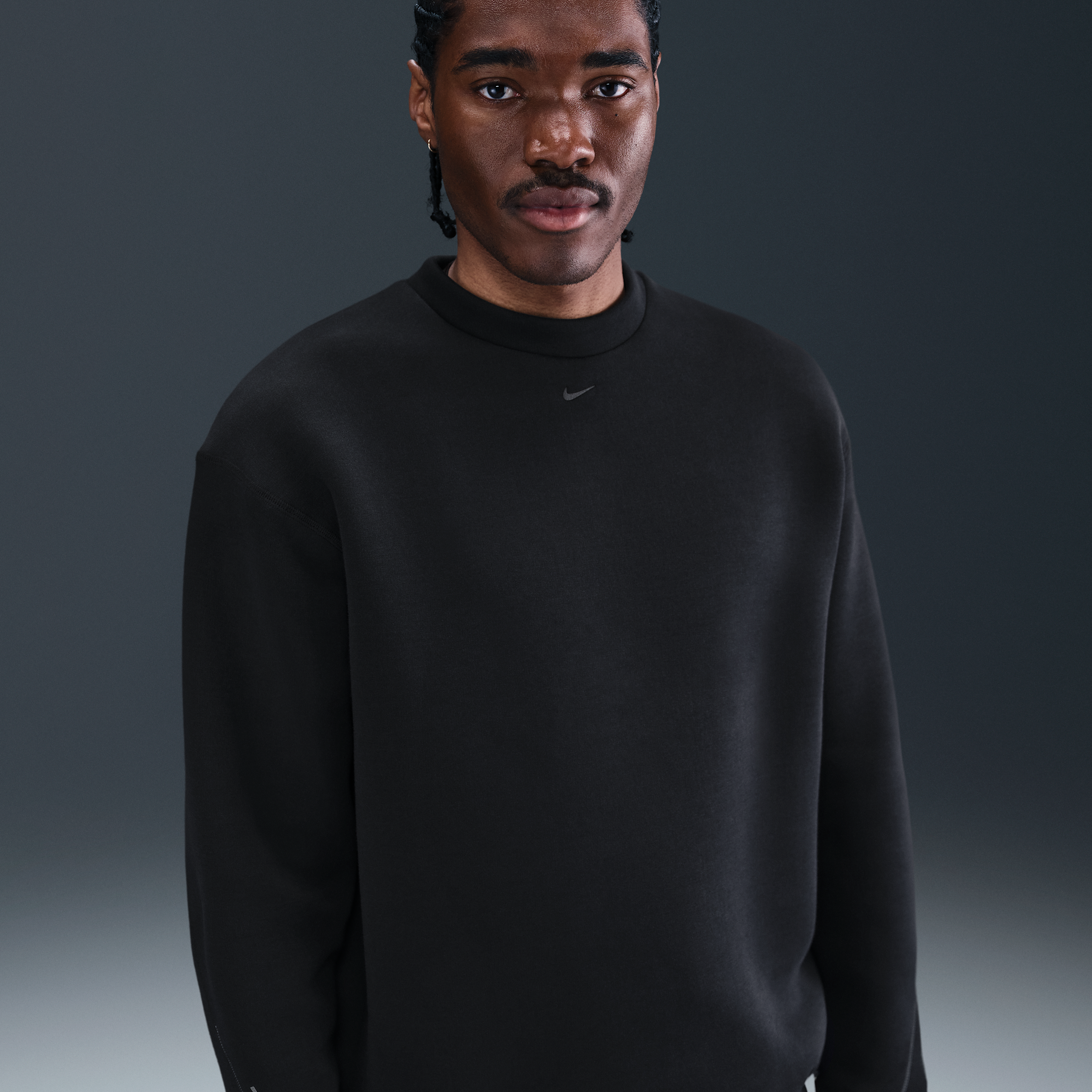 Nike Men's Tech Fleece Loose Fit Crew in Black | HV6537-010