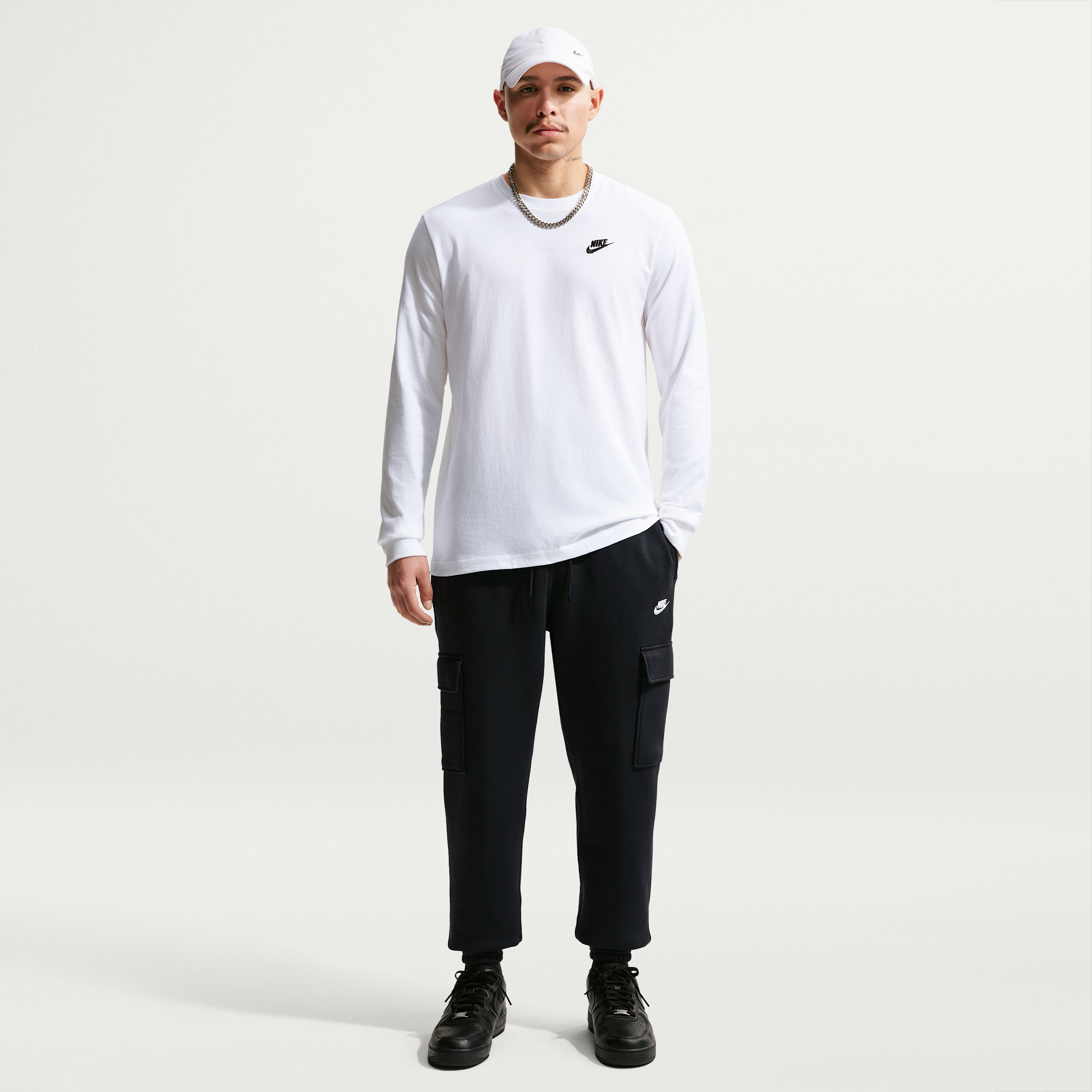 Nike Men's Club Fleece Cargo Pants in Black | FN3805-010