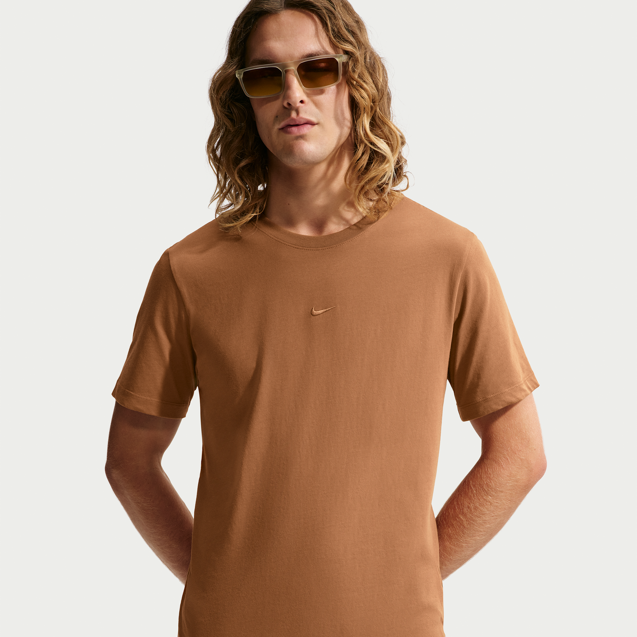 Men's Nike Sportswear Standard T-Shirt in Brown | IX2078-270