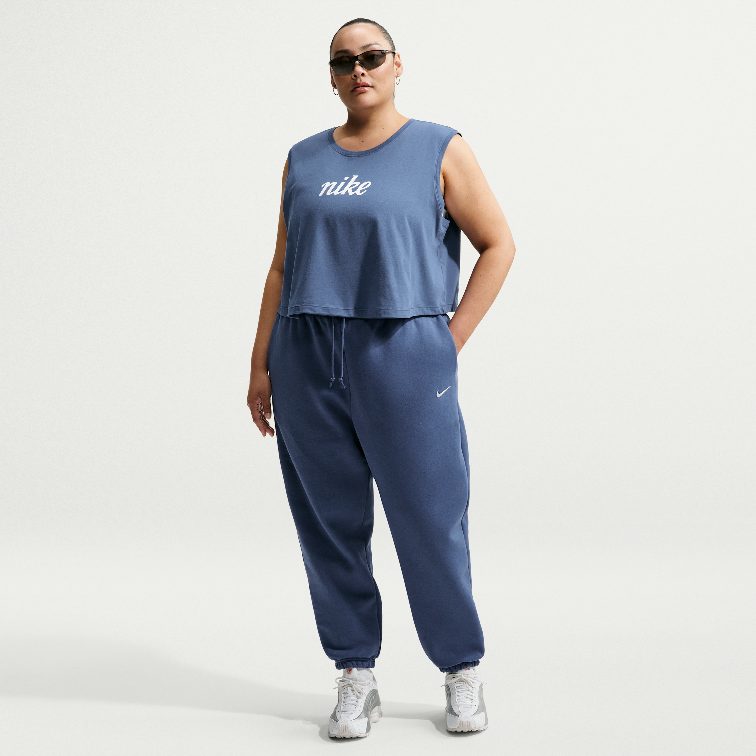 Women's Nike Sportswear Phoenix Fleece High-Waisted Oversized Sweatpants (Plus Size) in Blue | FZ5998-461