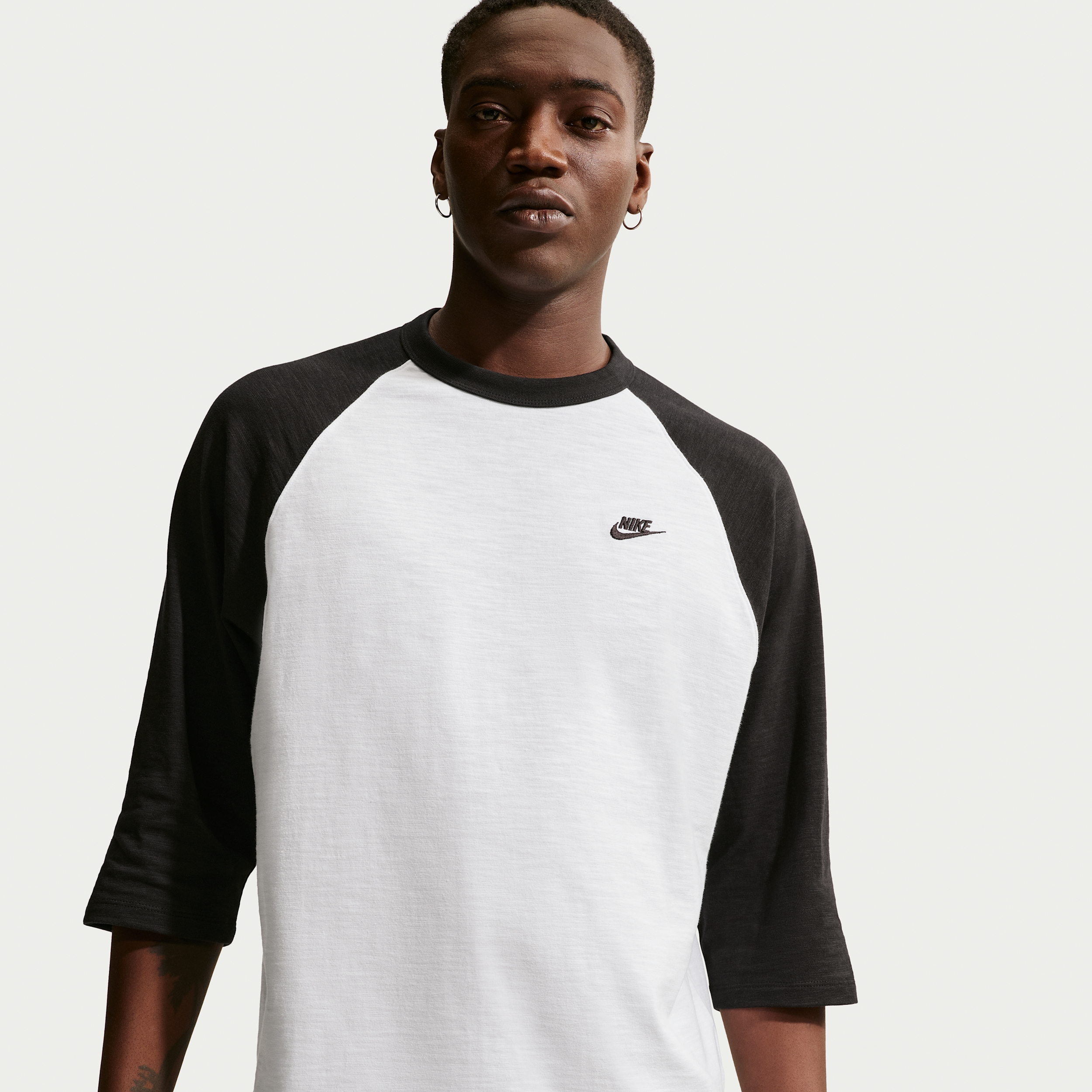 Men's Nike Sportswear Club 3/4-Sleeve Raglan Top in Black | IF0755-010