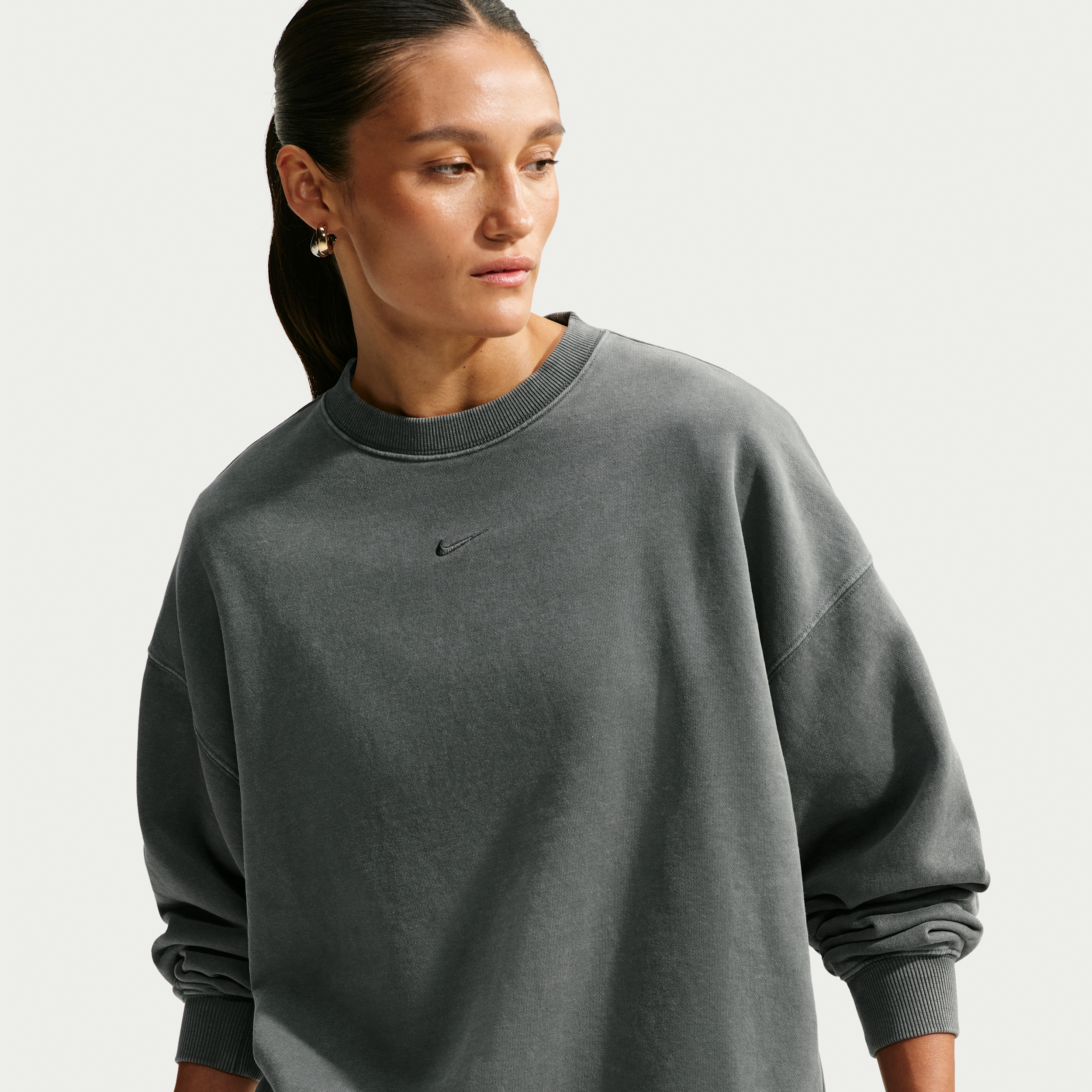 Nike Women's Studio Fleece Medium Weight Oversized Washed Crew-Neck Sweatshirt in Green | IX6994-303