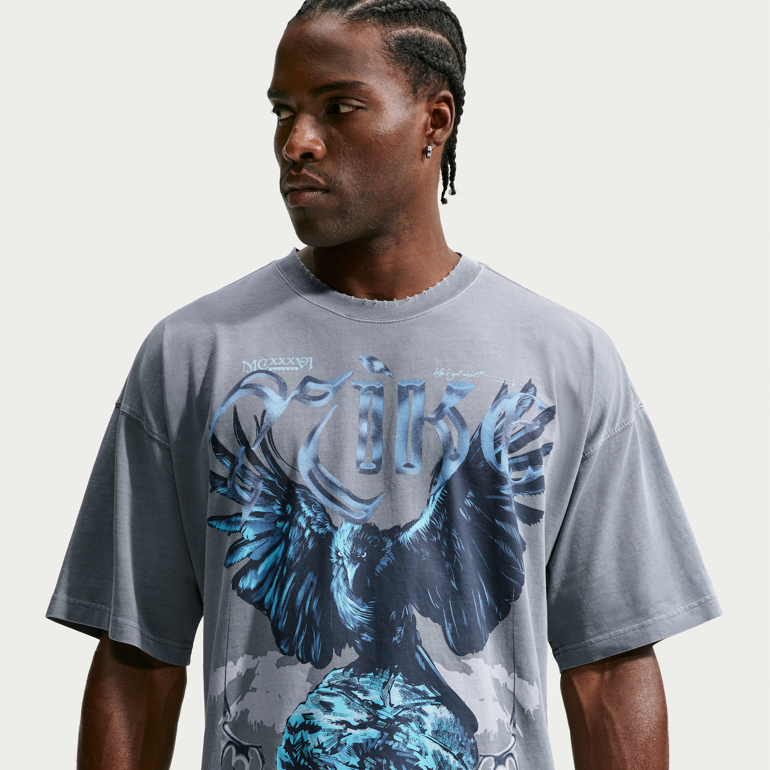 Nike Men's Basketball Oversized Graphic T-Shirt, Medium, Cool Grey