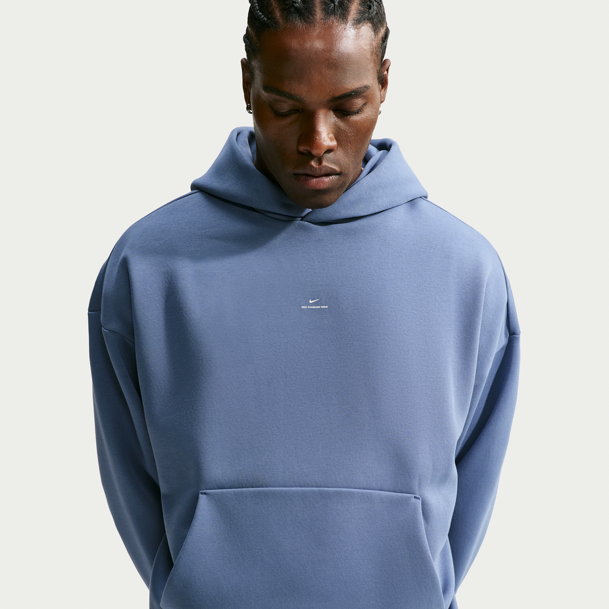 Nike Men's Standard Issue Therma-FIT Brushed Basketball Pullover Hoodie in Blue | IM5918-491