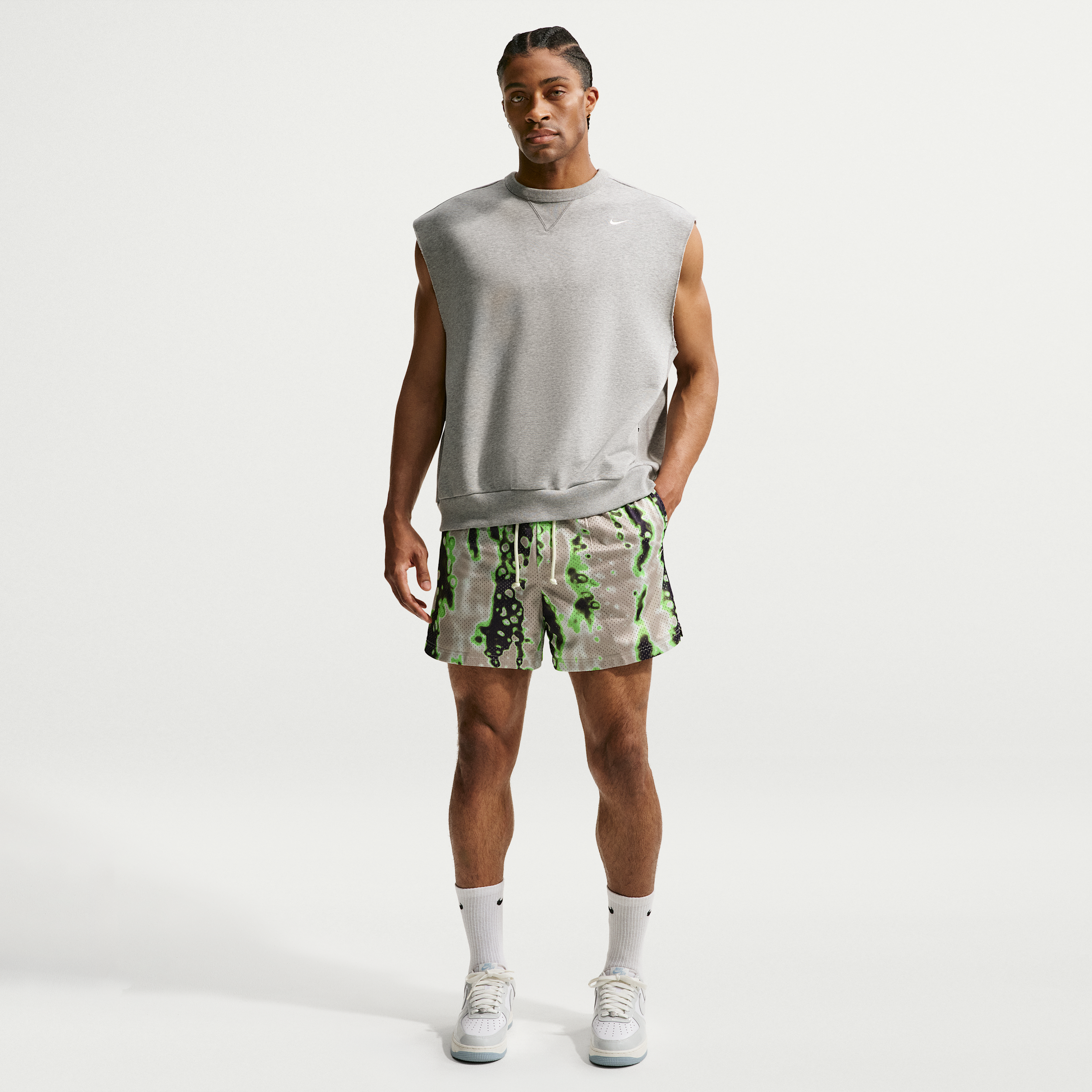 Nike Men's Dri-FIT Standard Issue Allover Print 5" Practice Mesh Short, XL, Cream Ii