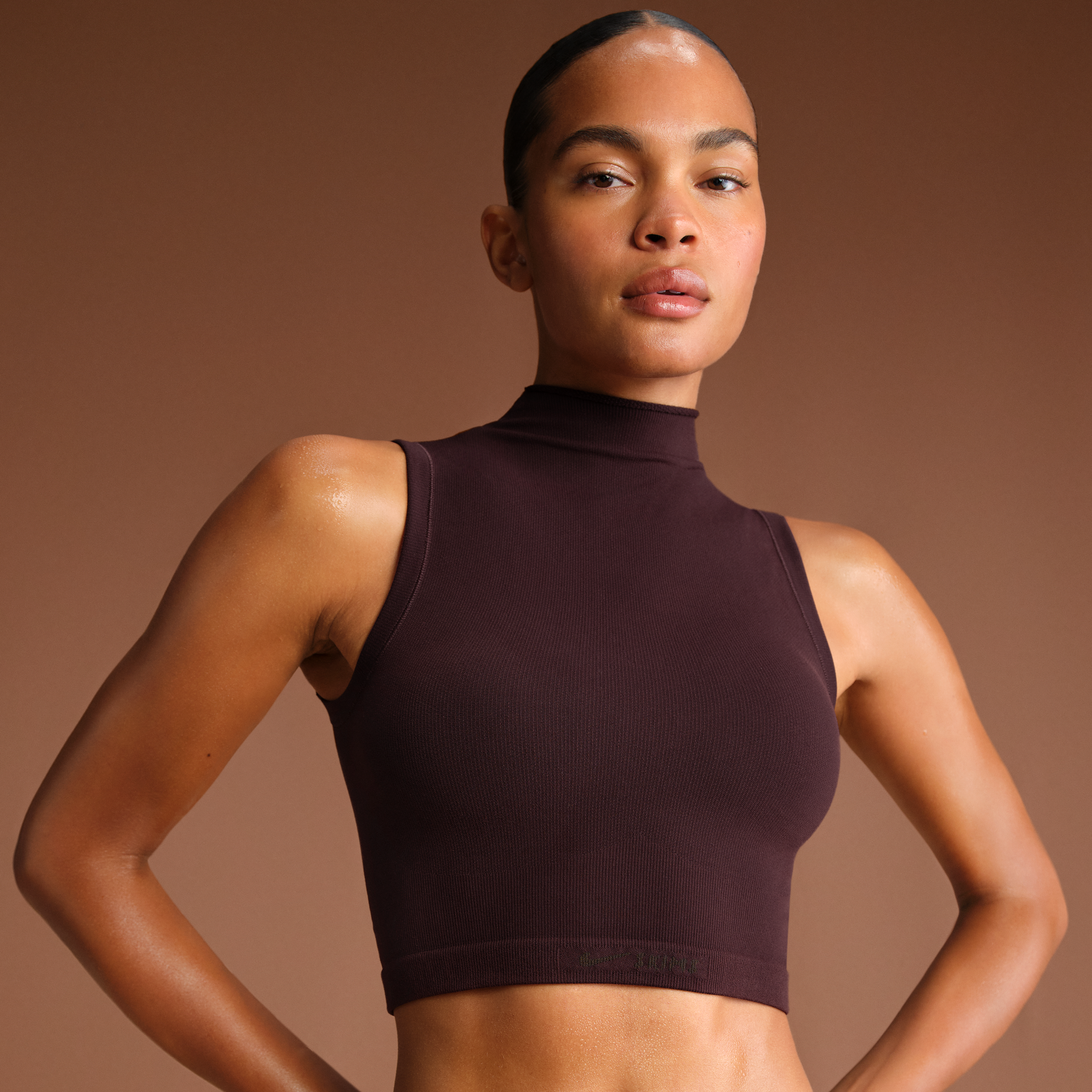 Nike Women'sskims Vintage Seamless Mock-neck Long-line Bra In Brown