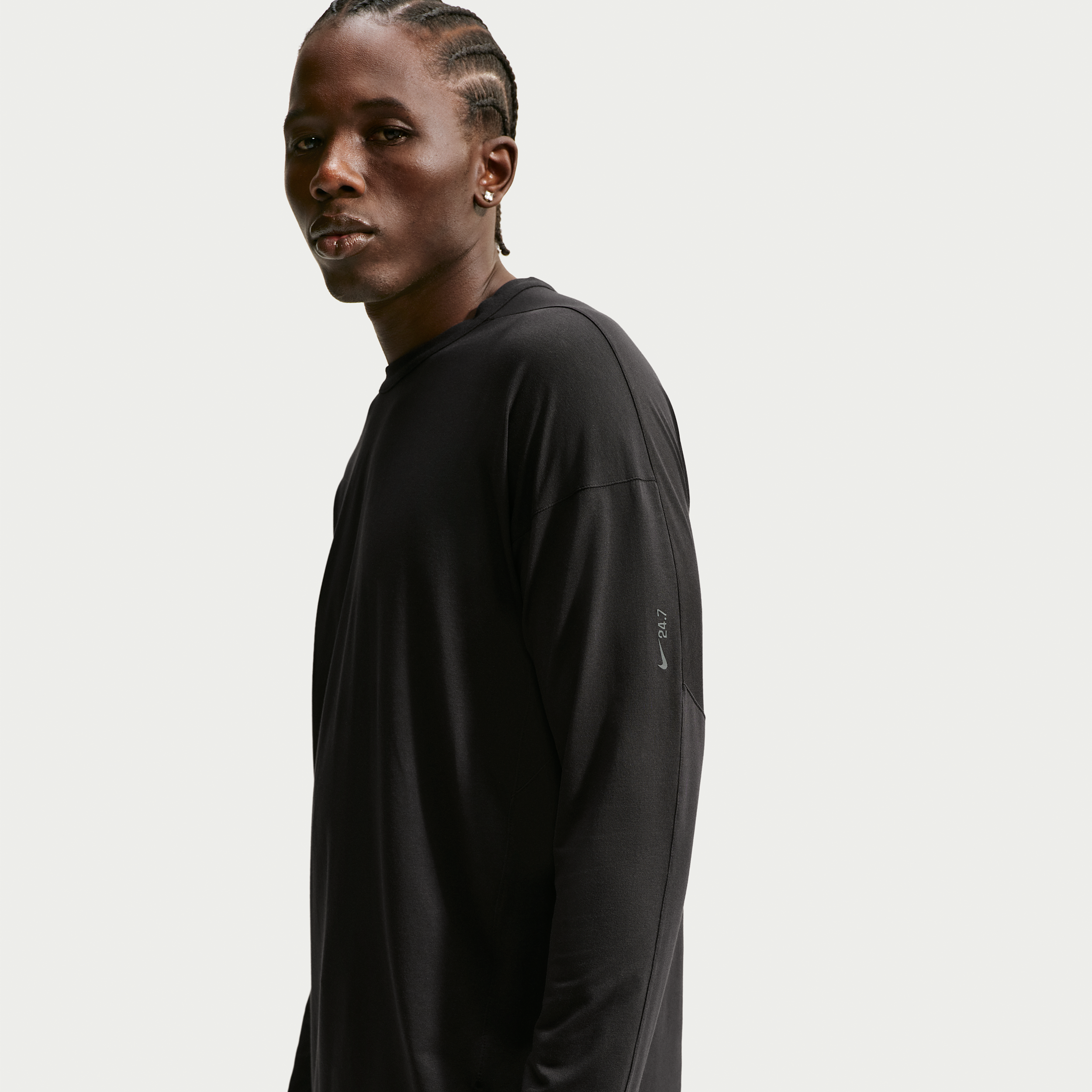 Nike Men's 24.7 ImpossiblySoft Light Dri-FIT Long-Sleeve Top in Black | IQ8275-010