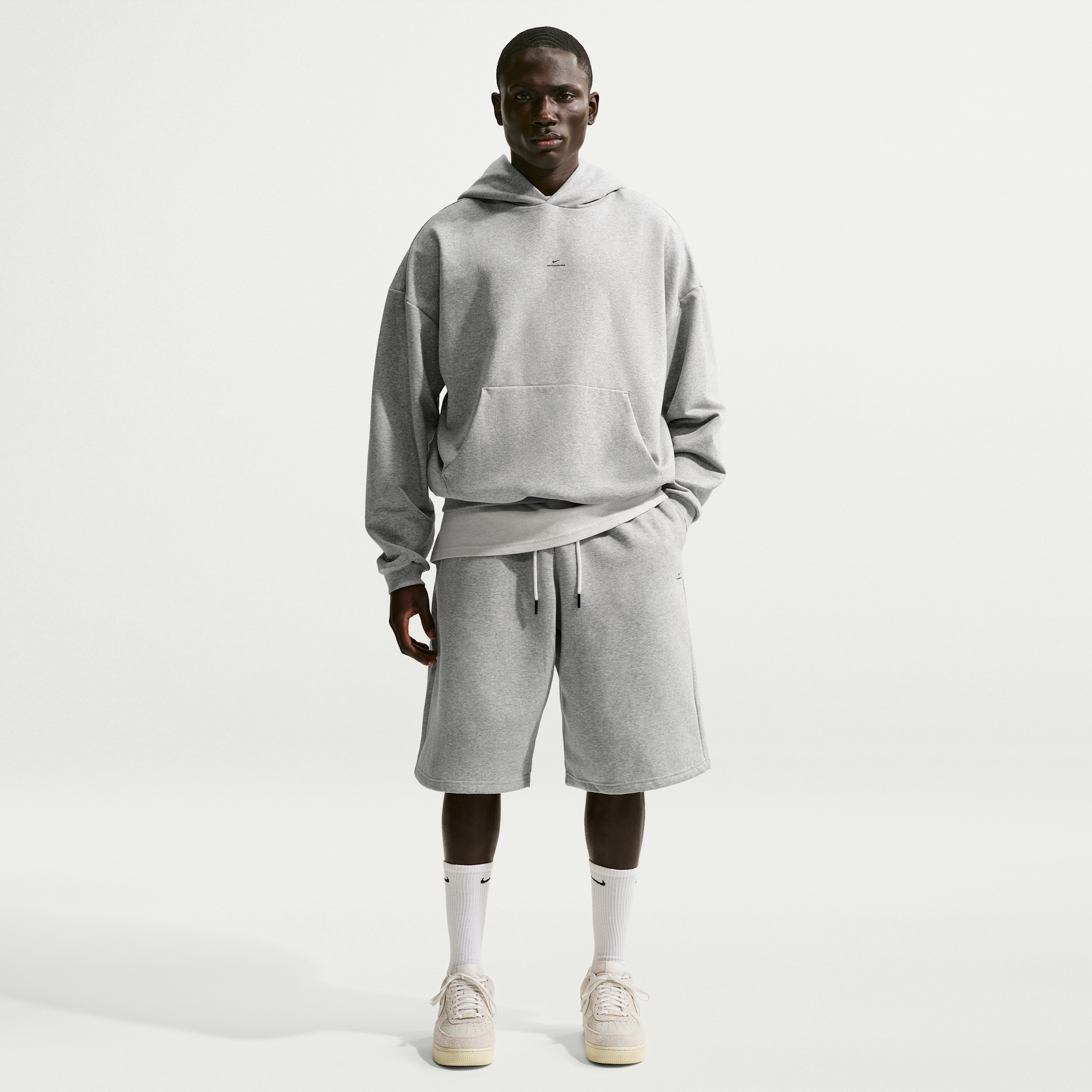 Nike Men's Standard Issue Therma-FIT 14" Fleece Basketball Shorts in Grey | IO9188-063
