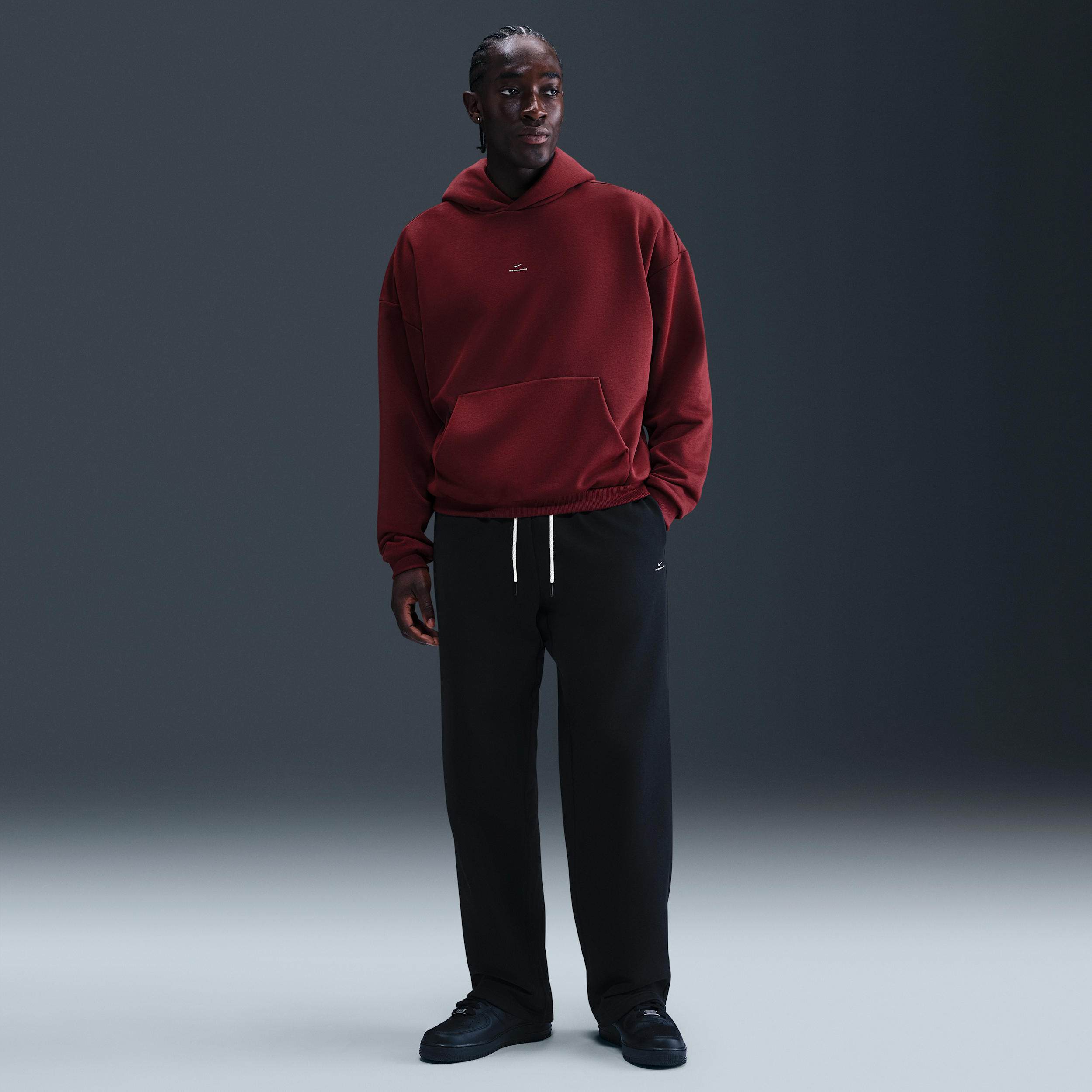 Nike Men's Standard Issue Therma-fit Brushed Open-hem Basketball Pants In Black