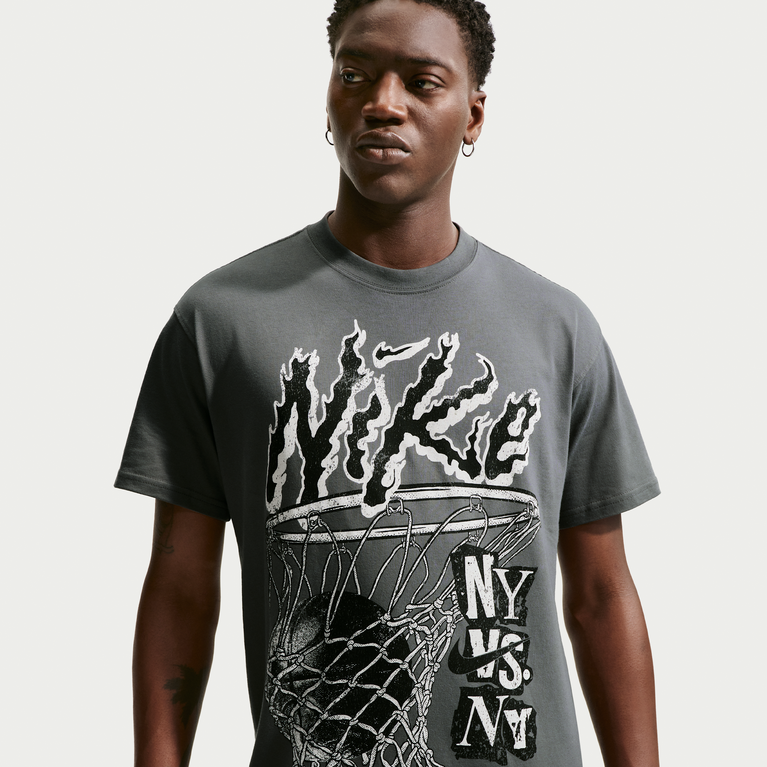 Men's Nike Sportswear Short-Sleeve T-Shirt in Grey | IR4598-068