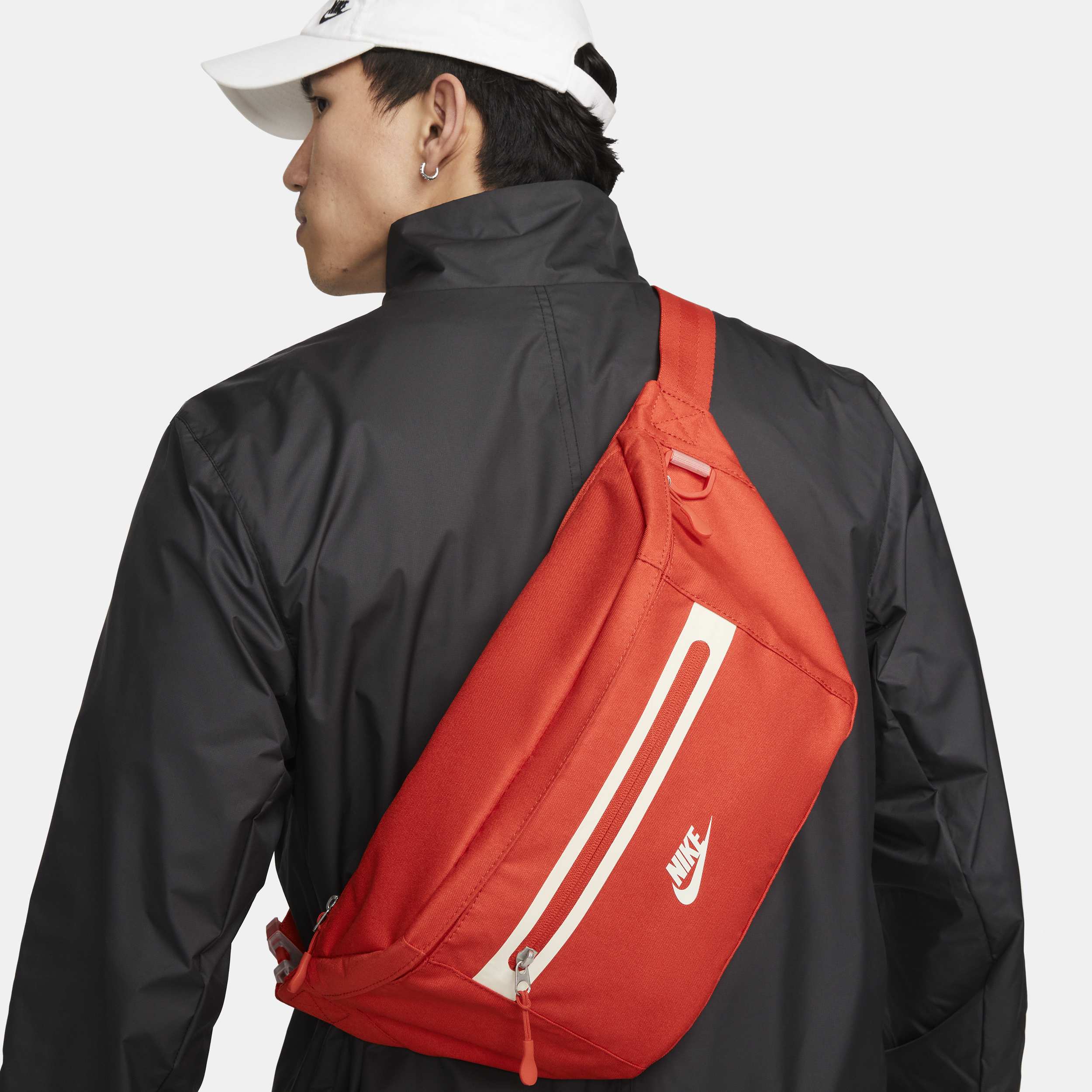 Nike Unisex Elemental Premium Fanny Pack (8l) In Red
