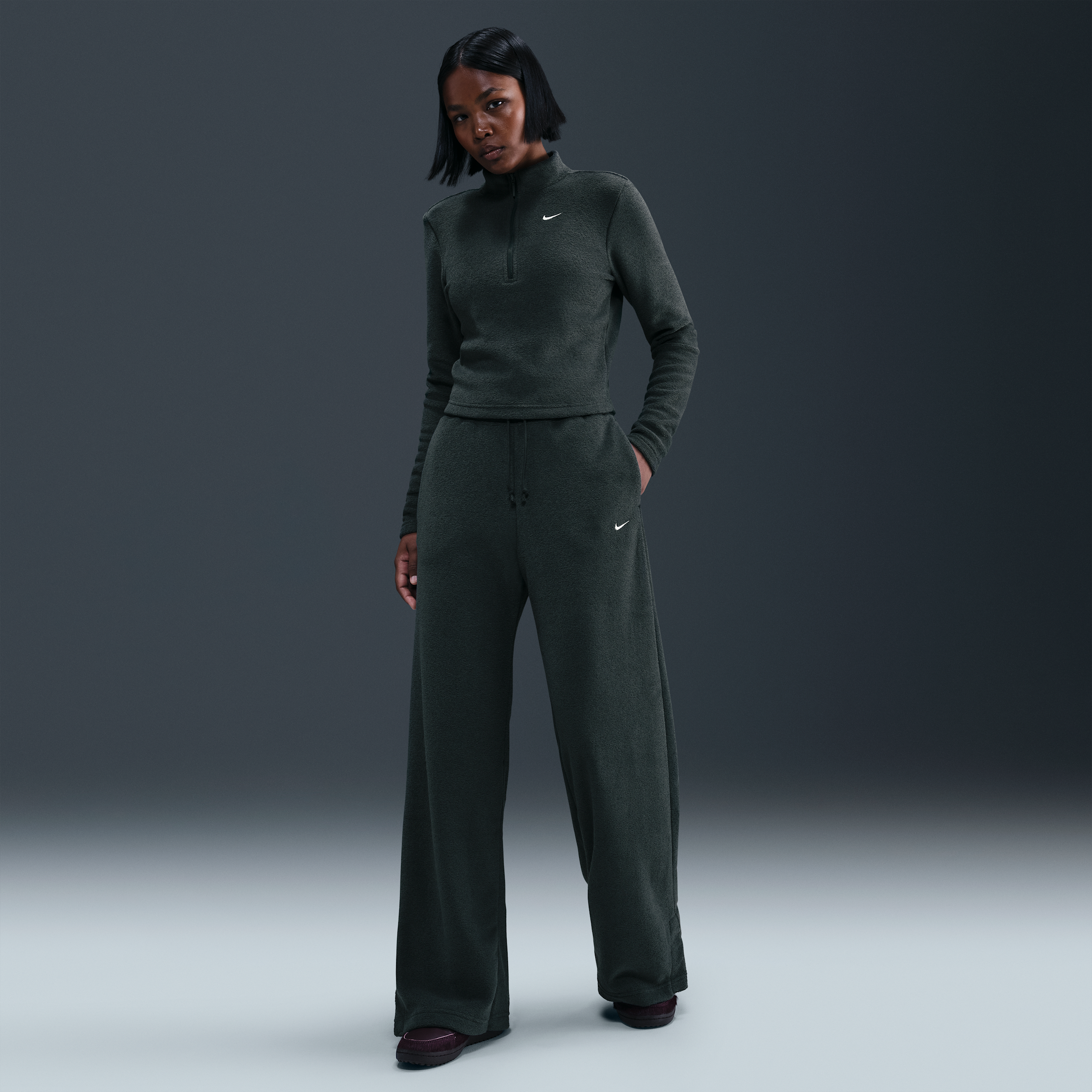 Nike Women's  Sportswear Phoenix Plush High-waisted Wide-leg Cozy Fleece Pants In Green