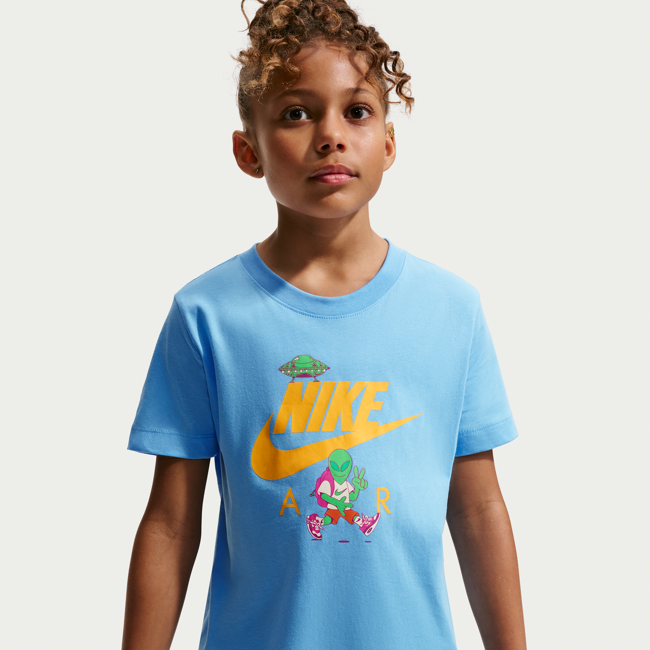 Nike Big Kid Unisex Crew Neck Short Sleeve Regular Fit Graphic T-Shirt, Medium, Blue