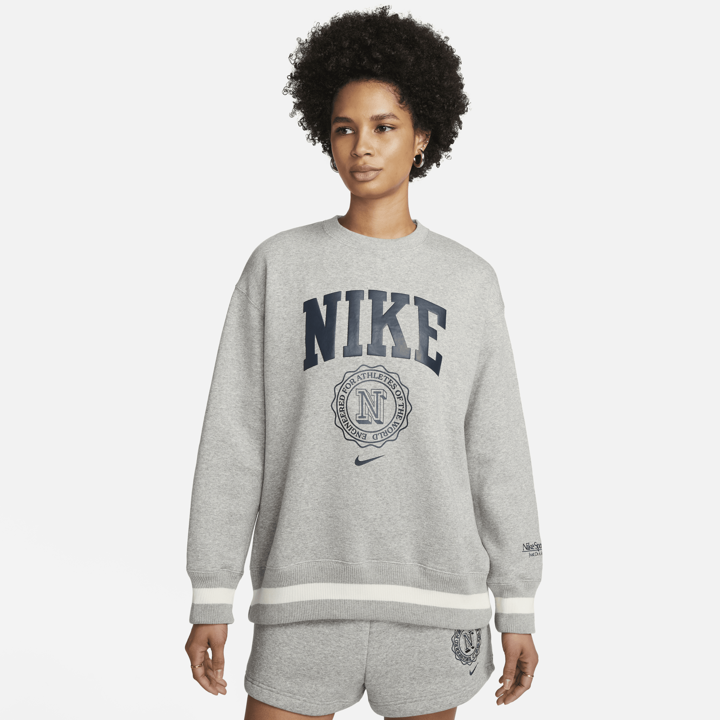 NIKE WOMEN'S SPORTSWEAR PHOENIX FLEECE HERITAGE OVERSIZED CREW-NECK SWEATSHIRT 1012723001
