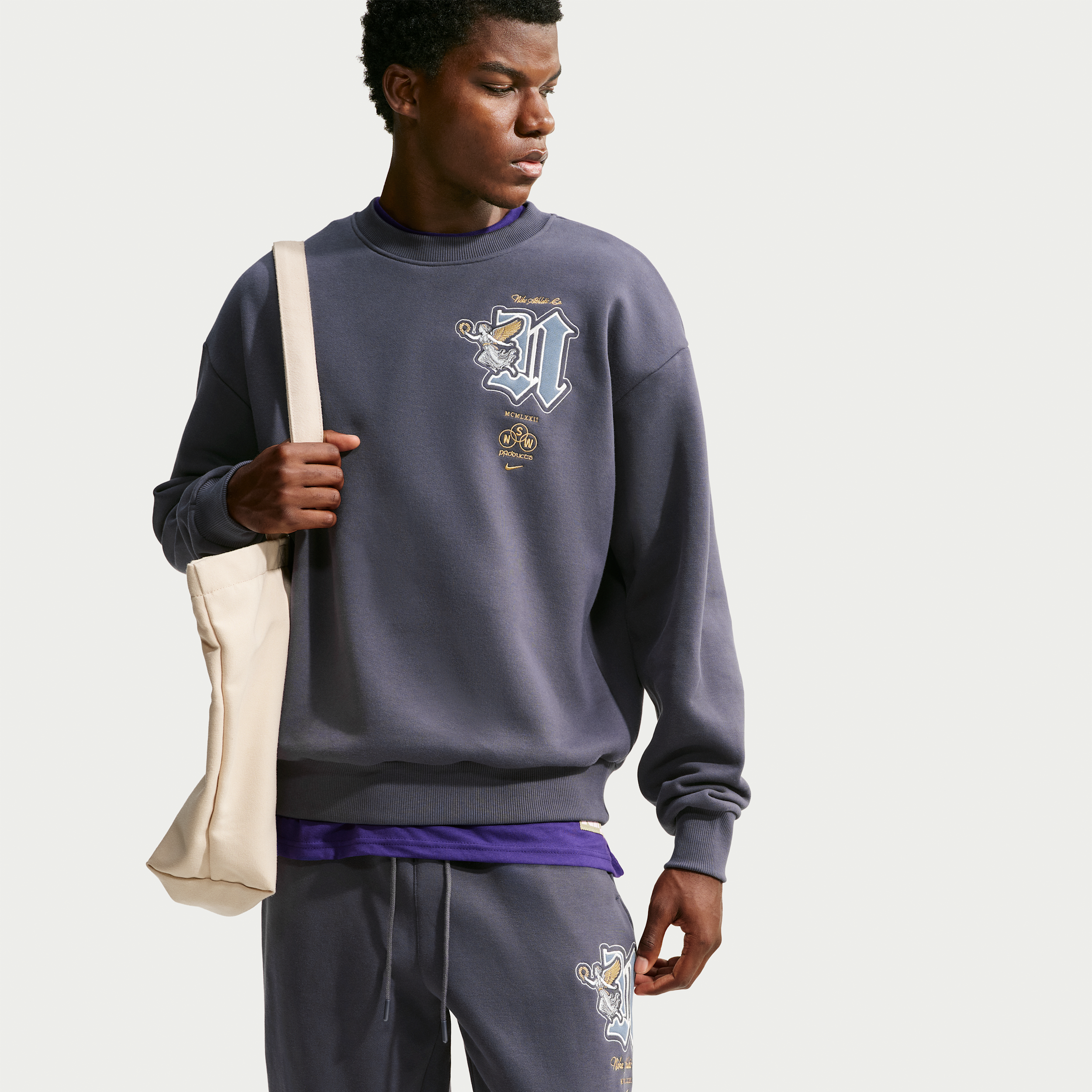Nike Men's Solo Fleece Crew-Neck Sweatshirt in Grey | IZ3201-015
