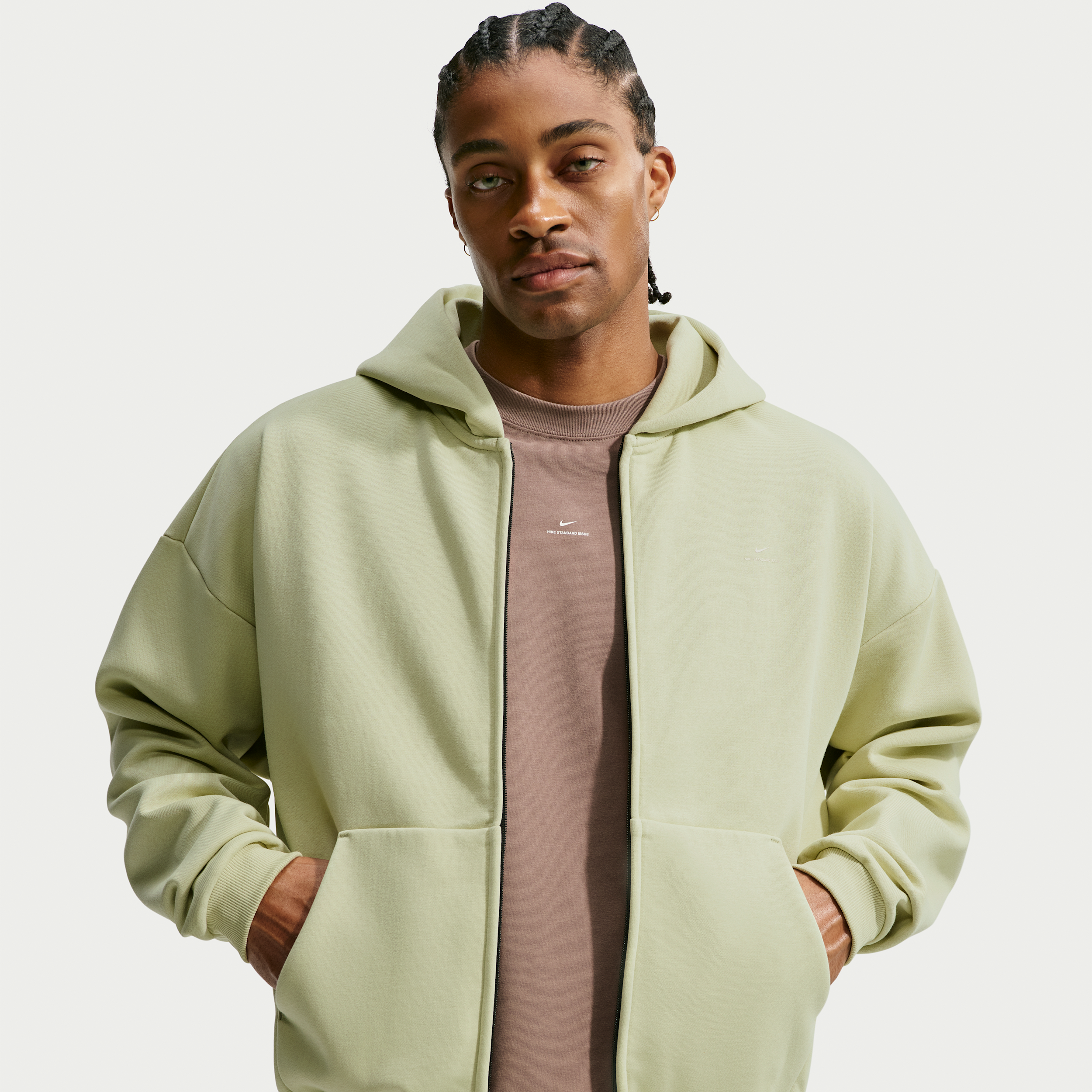 Nike Men's Standard Issue Therma-FIT Full-Zip Basketball Hoodie in Green | IO3689-371