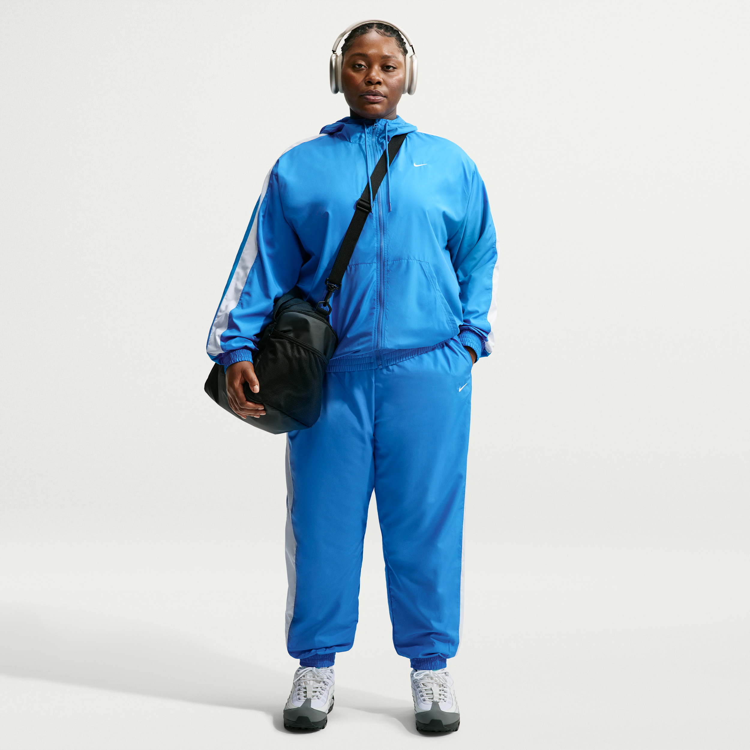 Women's Nike Sportswear Classic Wovens UV Protection Mid-Rise Loose Jogger Pants (Plus Size) in Blue | HF9200-435