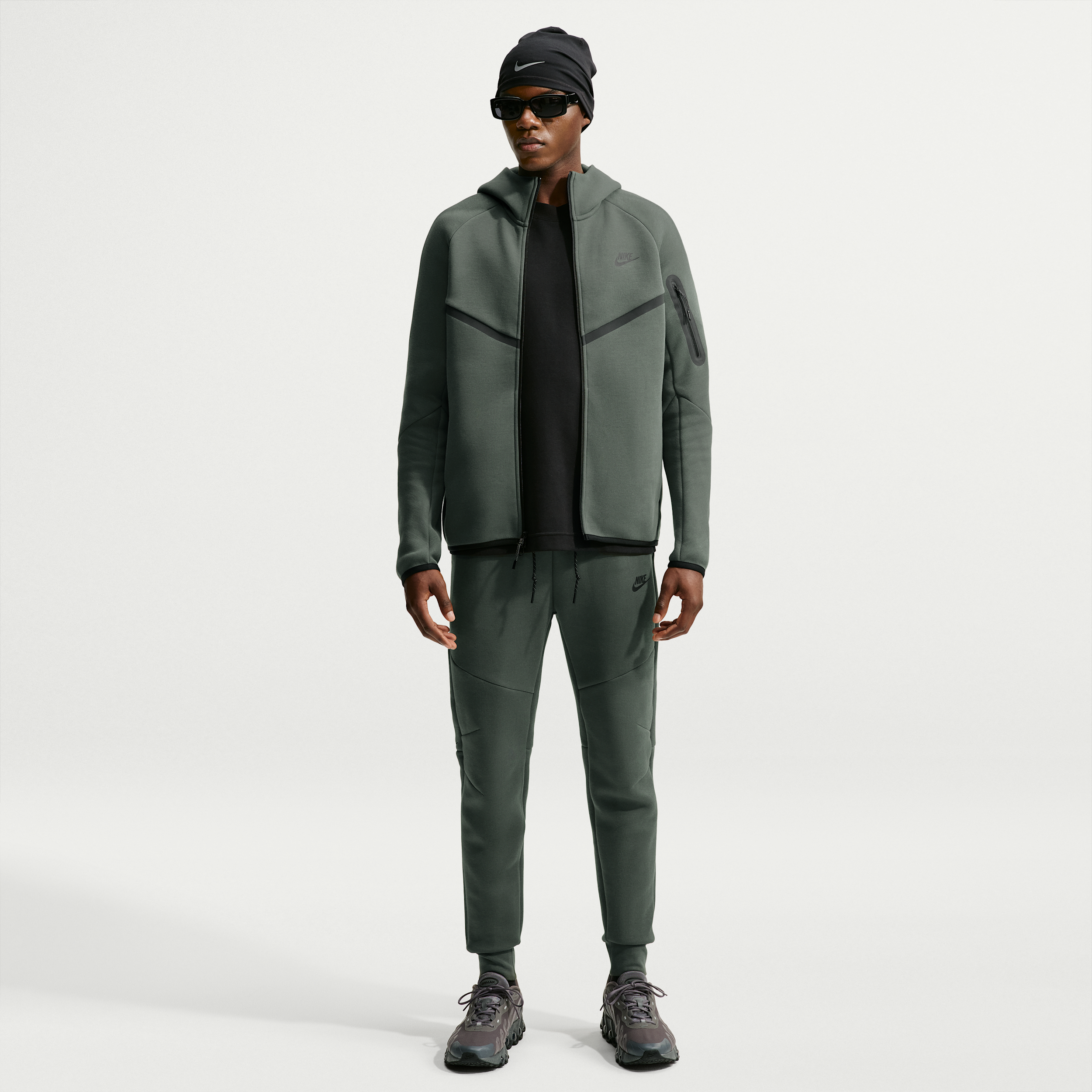 Nike Men's Tech Fleece Jogger Pants in Green | HV0959-303