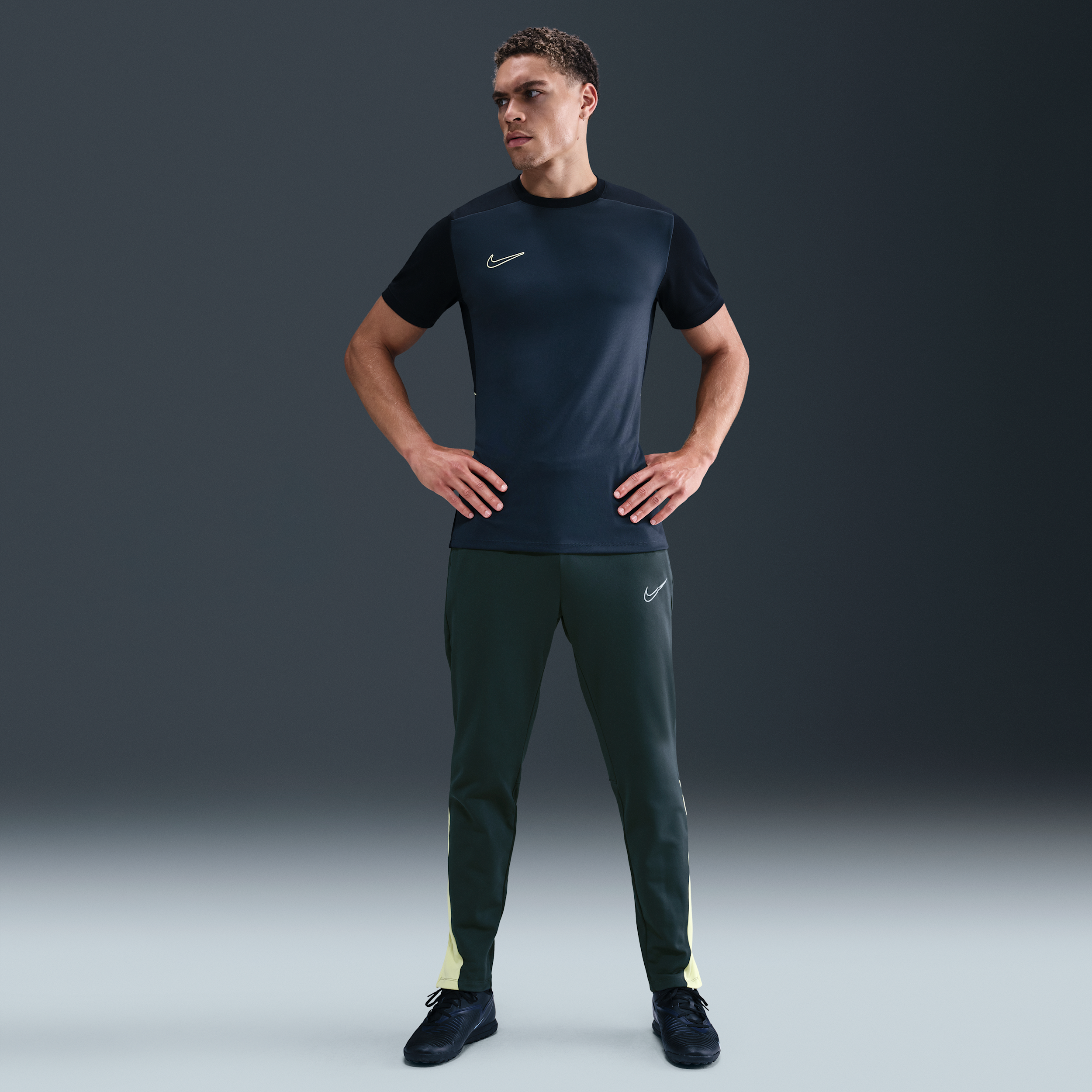 Nike Men's Academy Winter Warrior Therma-fit Soccer Pants In Green