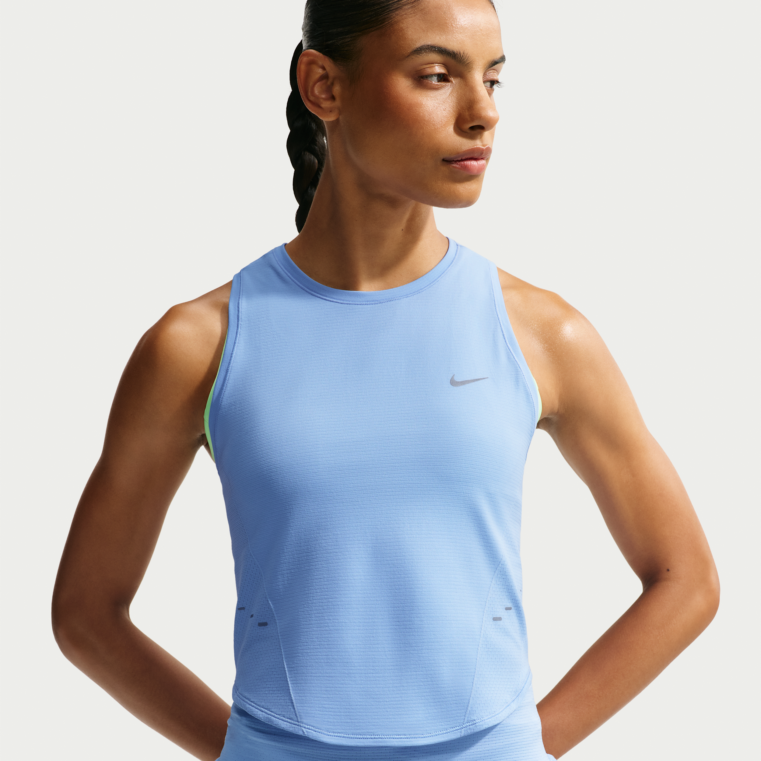 Nike Women's Swift Dri-FIT Seamless Cropped Running Tank Top, Large, Aluminum/Cool Grey