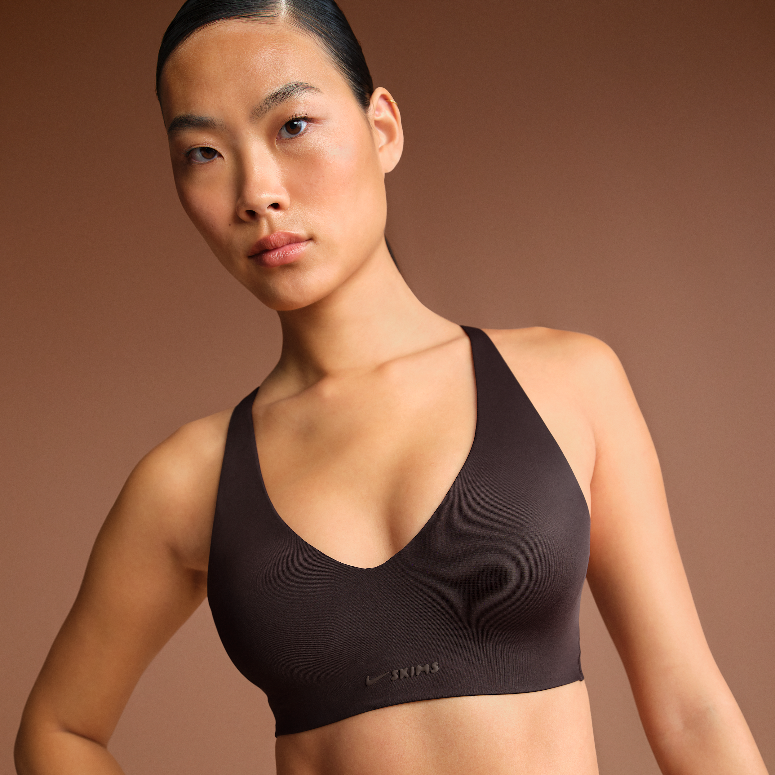 Nike Women'sskims Shine V-neck Bra In Brown