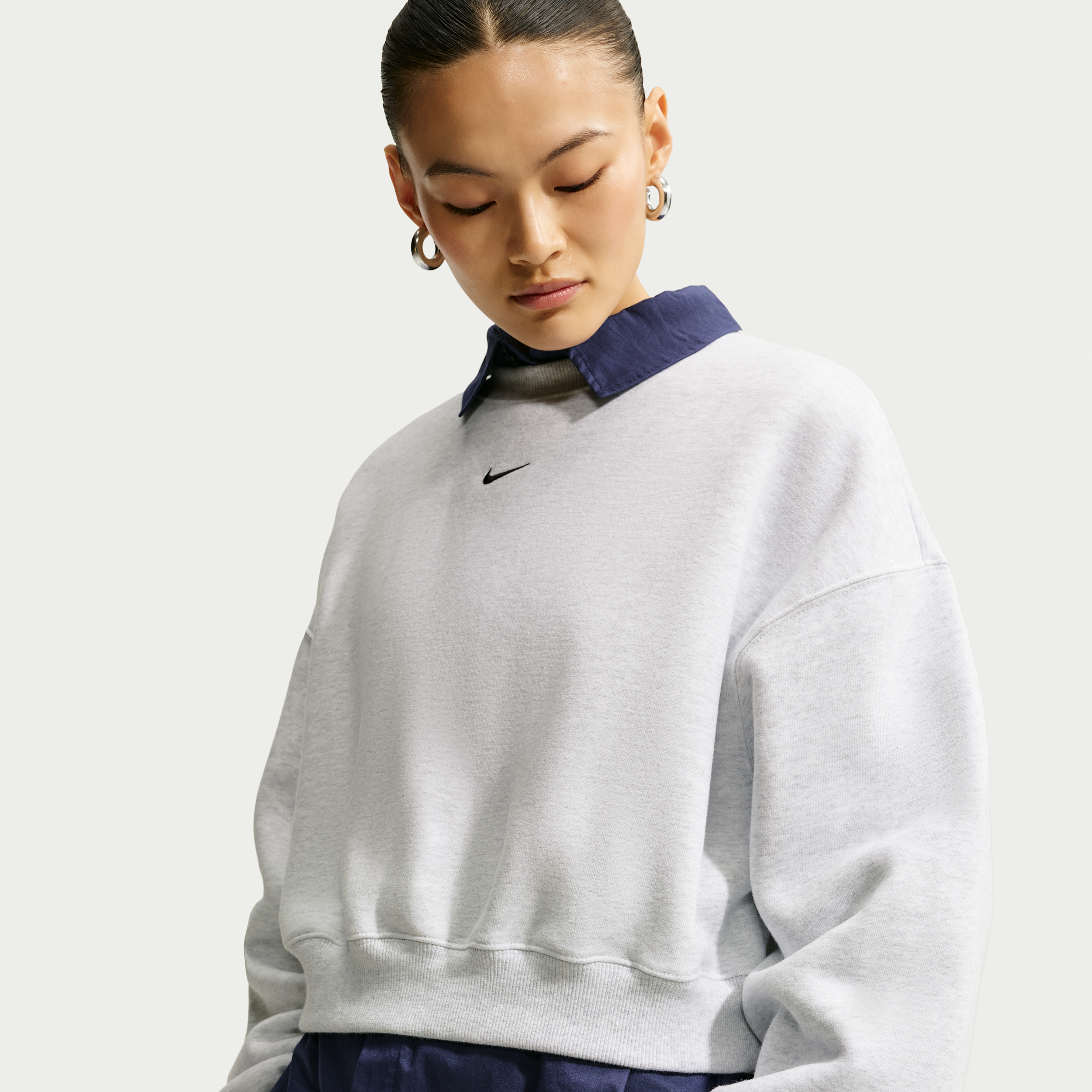 Nike Women's Studio Fleece Medium Weight Oversized Cropped Crewneck Sweatshirt in Birch Heather/Black