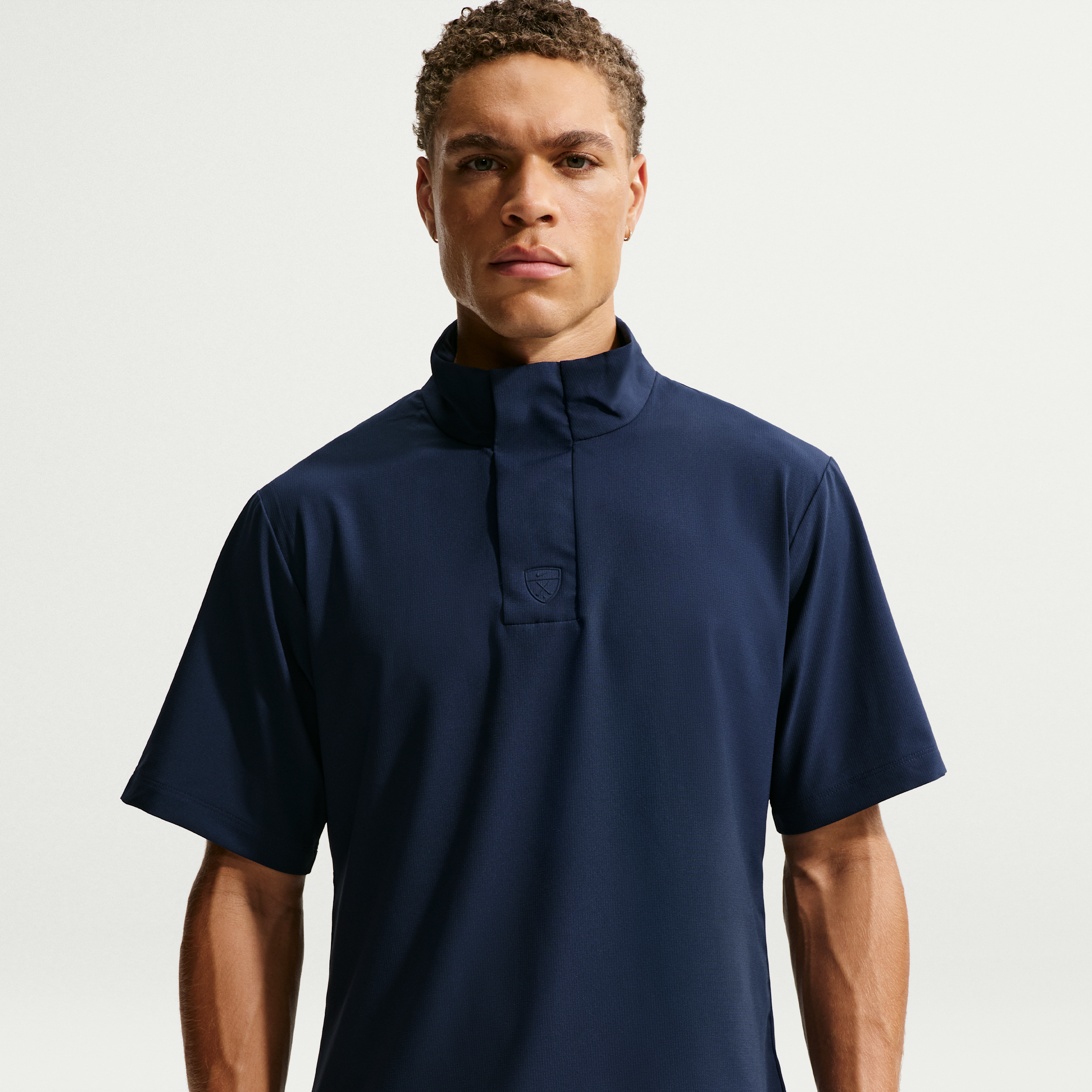 Nike Men's Tailored Performance Dri-FIT Loose Short-Sleeve Golf Windshirt in Blue | IM8625-419