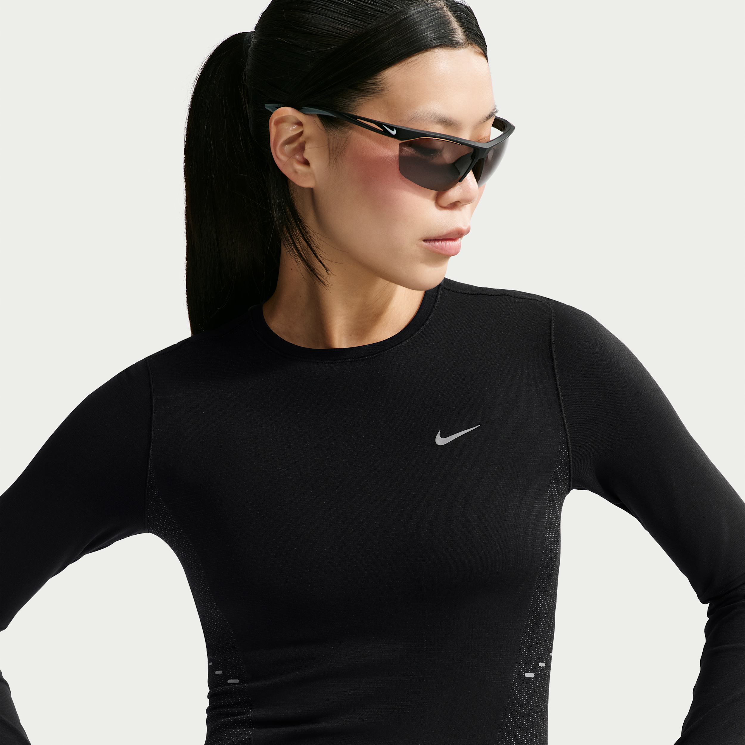 Nike Women's Swift Dri-FIT Seamless Long-Sleeve Running Top in Black | IU1057-010