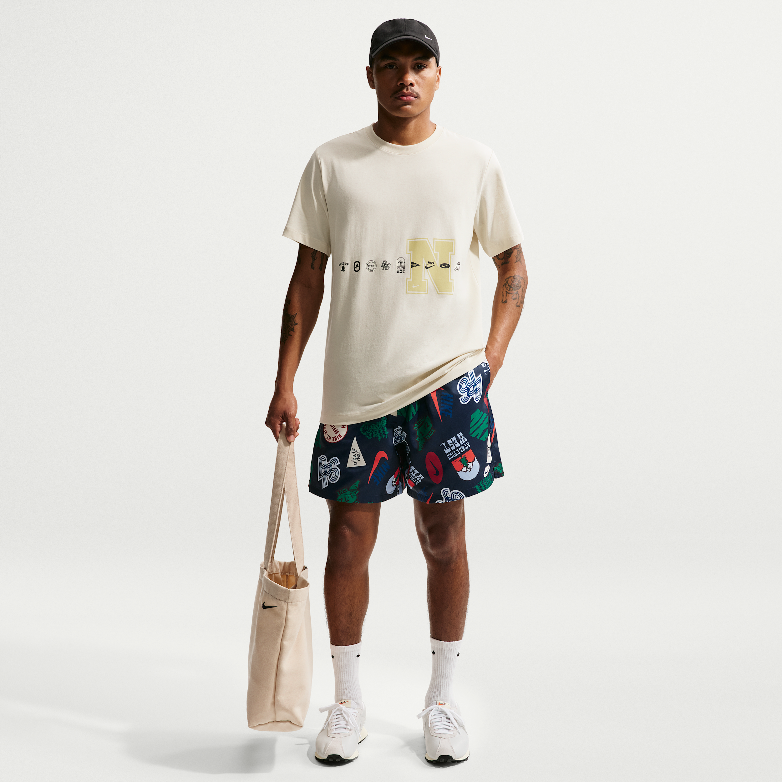 Men's Nike Sportswear Club Woven Flow Shorts in Blue | IF0717-451