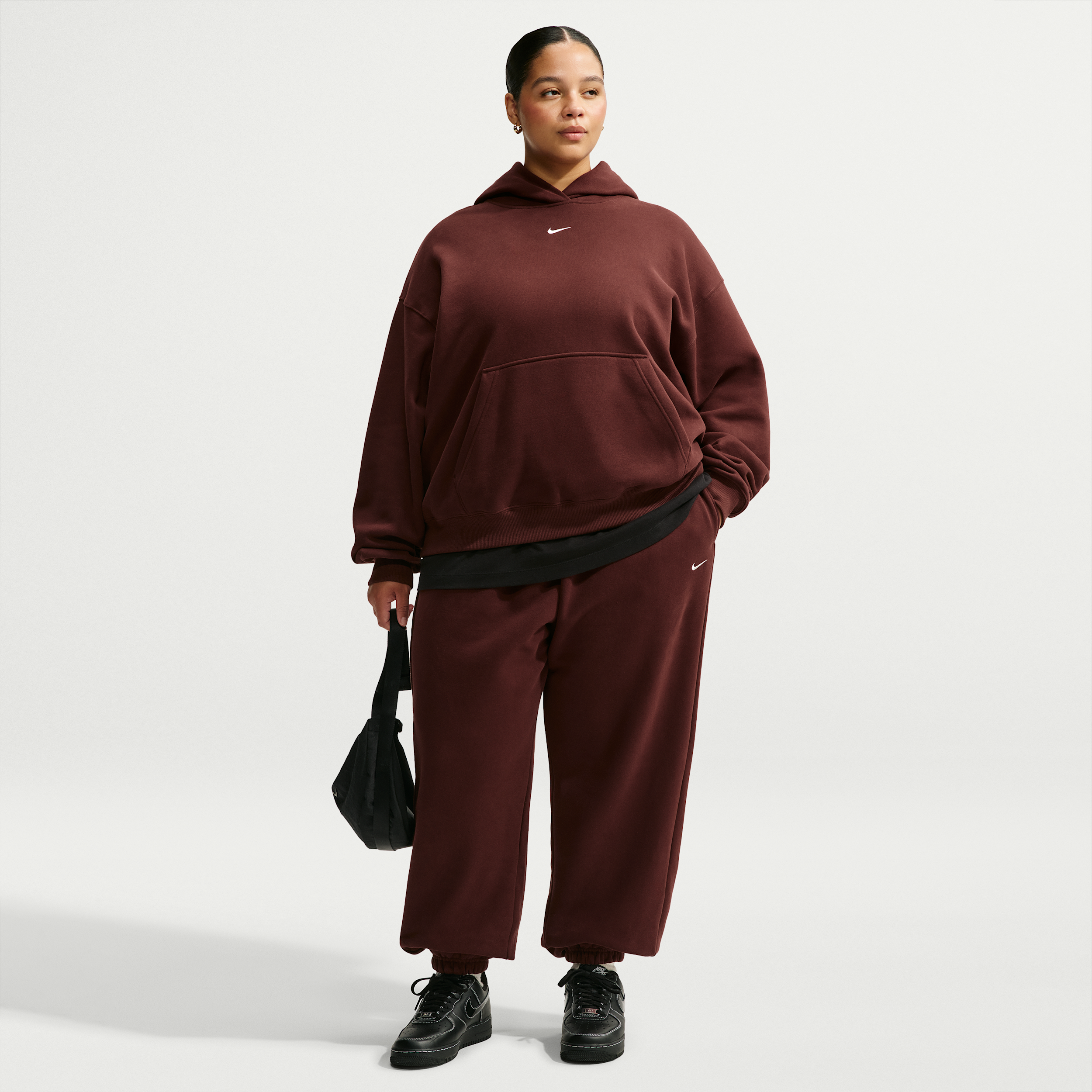 Nike Women's Studio Fleece Medium Weight Oversized High-Rise Cuffed Pants (Plus Size) in Purple | IW4767-658