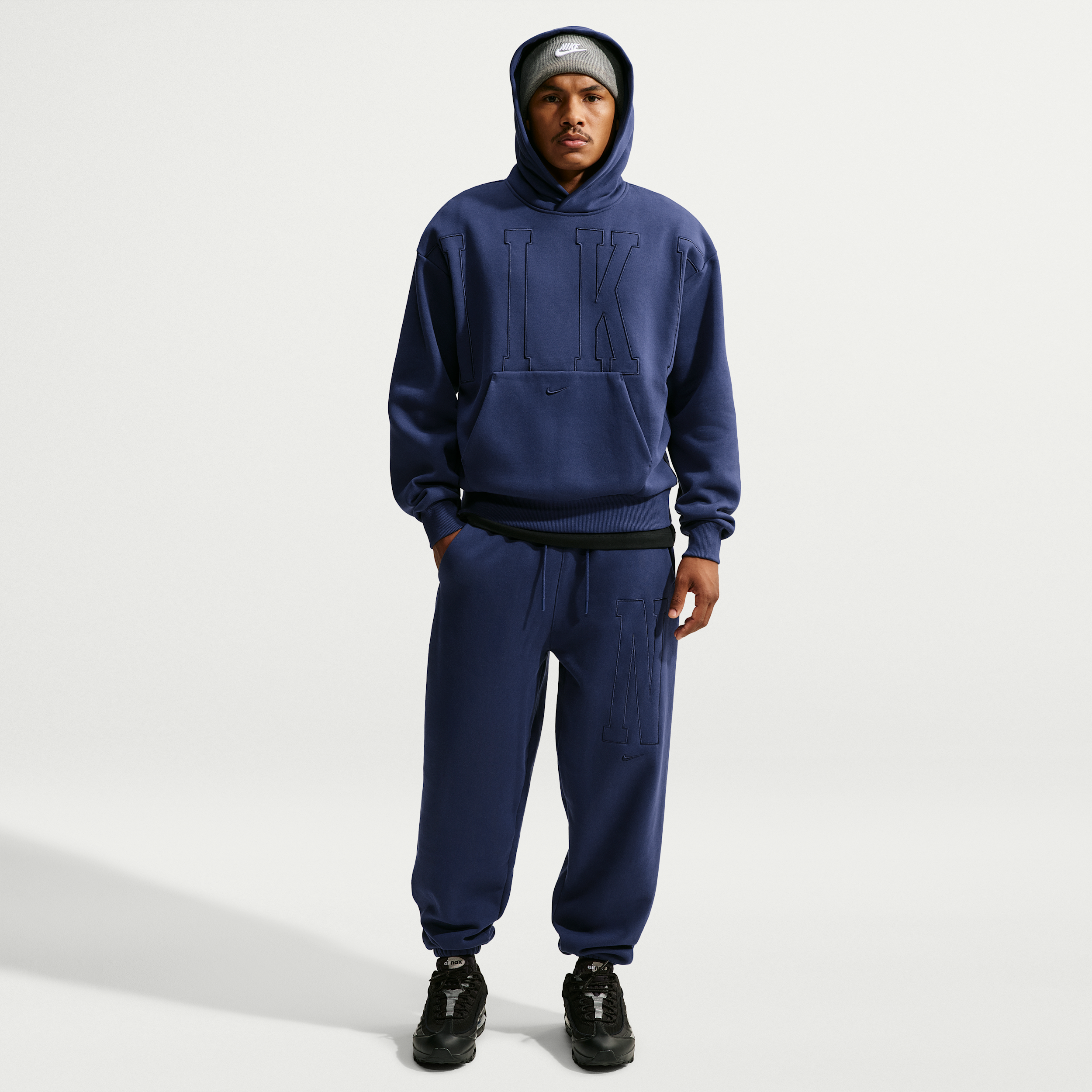 Nike Men's Solo Fleece Loose Cuffed Pants in Blue | IZ2770-410