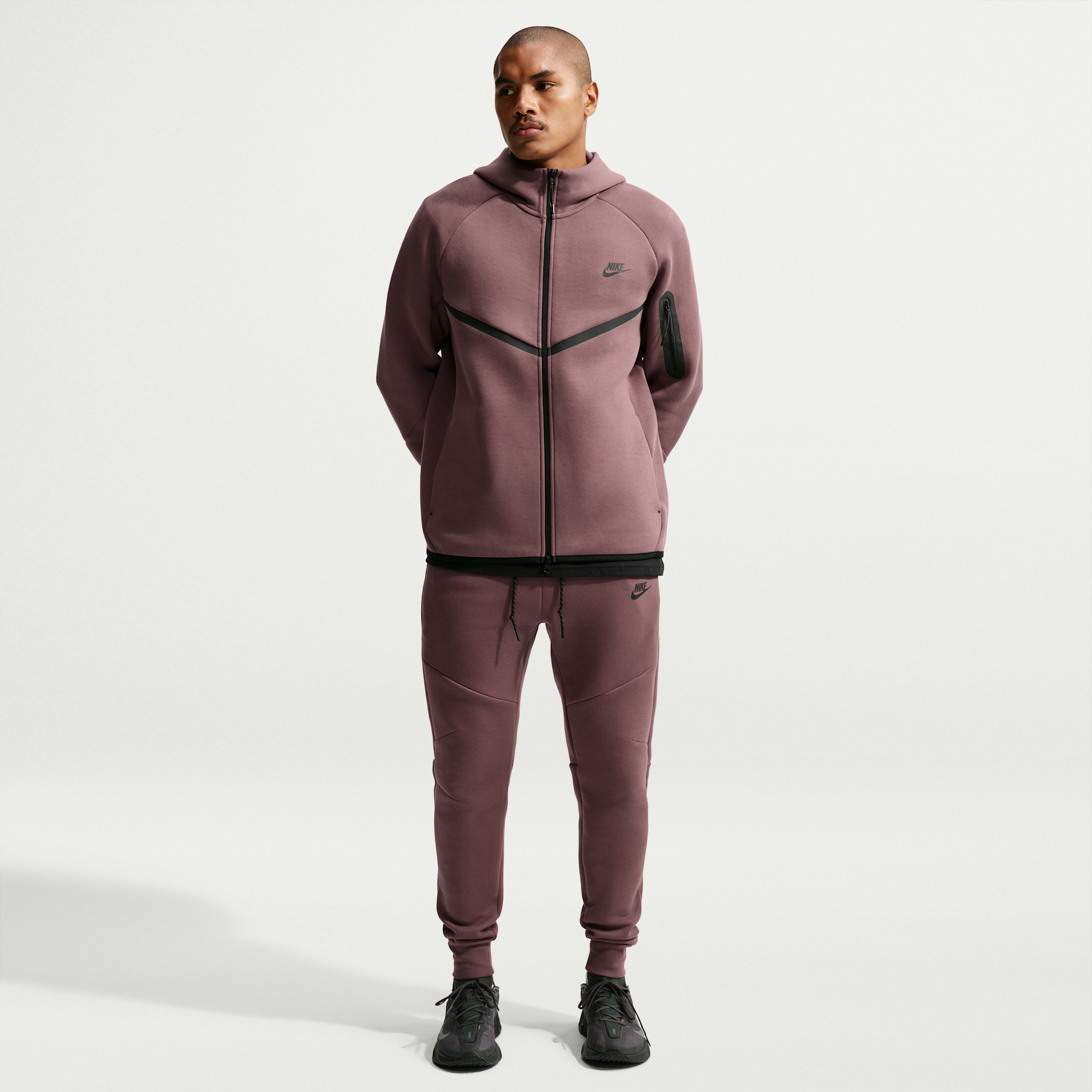 Nike Men's Tech Fleece Jogger Pants in Purple | HV0959-502
