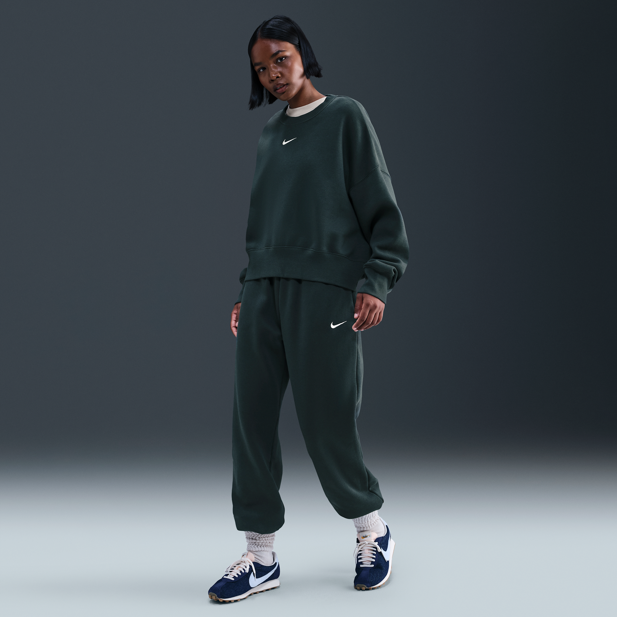 Nike Women's  Sportswear Phoenix Fleece High-waisted Oversized Sweatpants In Green