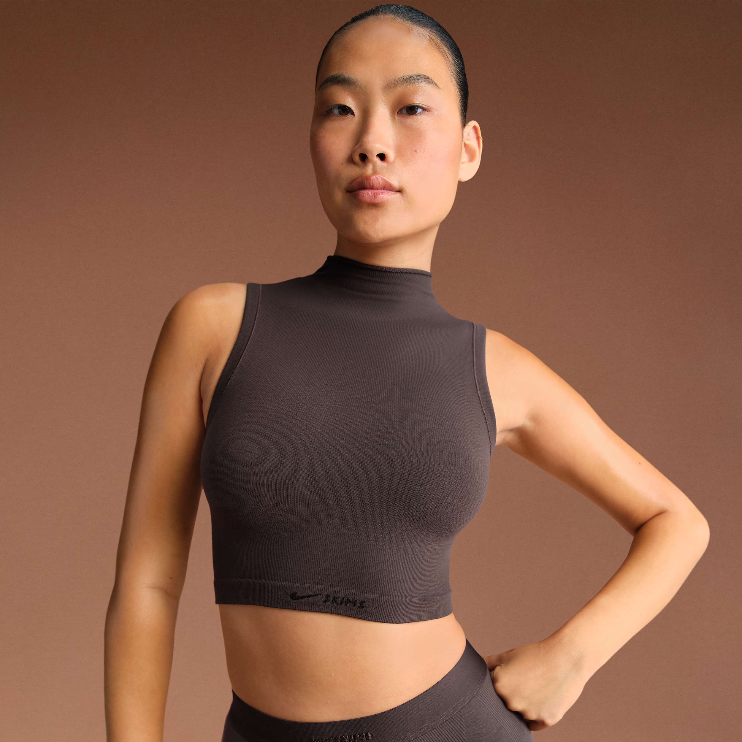 Nike Women'sskims Vintage Seamless Mock-neck Long-line Bra In Black
