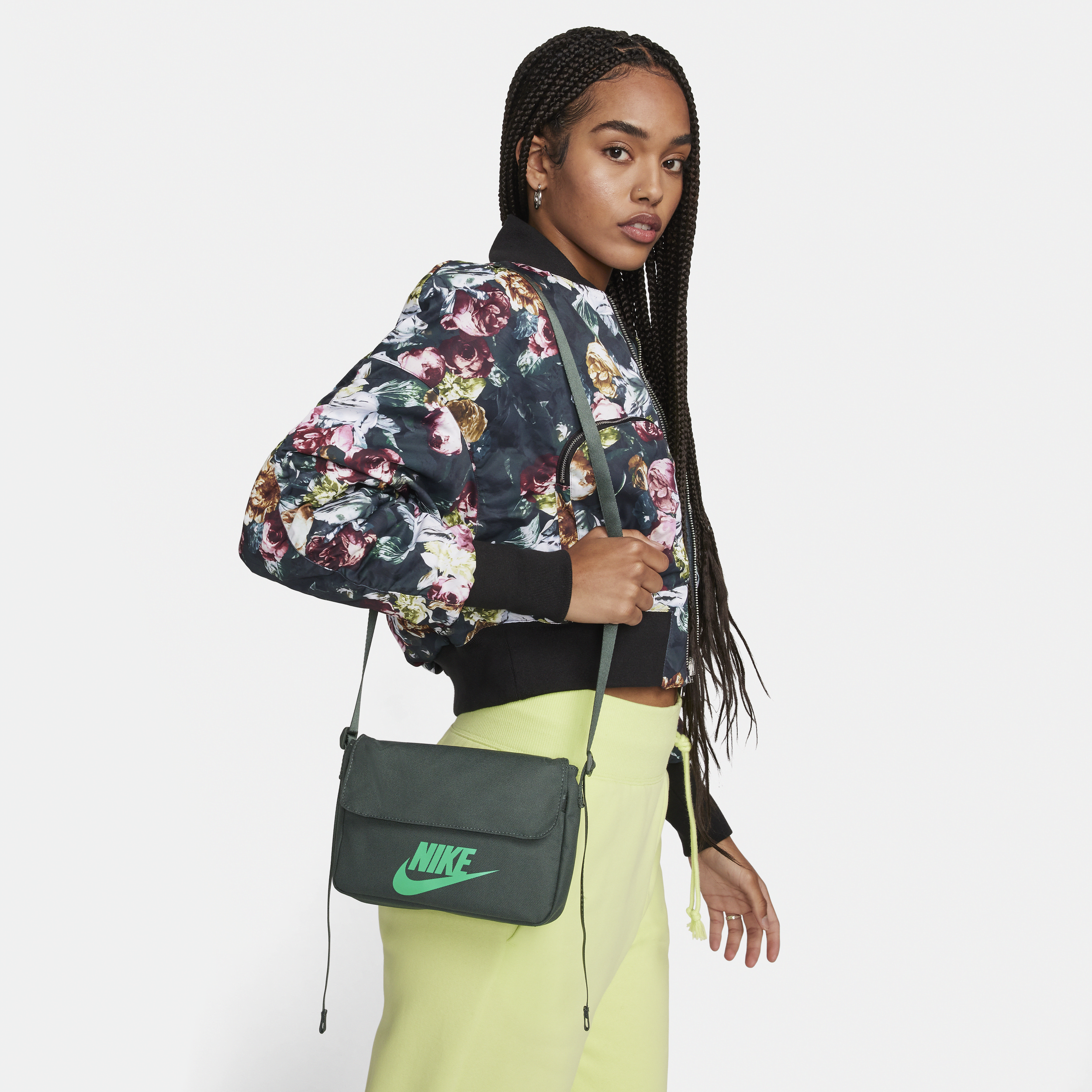 Nike Women's  Sportswear Futura 365 Crossbody Bag (3l) In Green