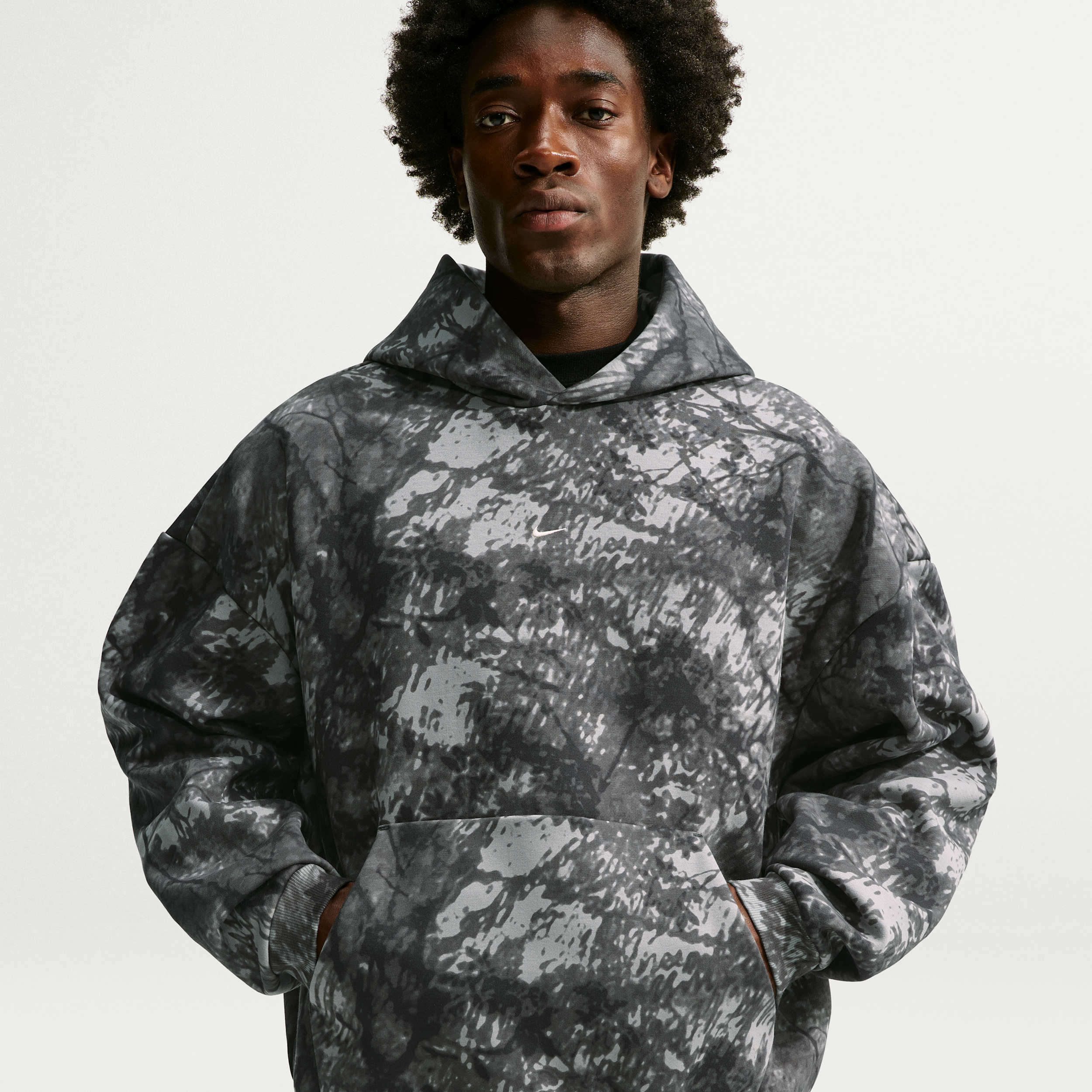 Nike Men's Standard Issue Therma-FIT Brushed Pullover Basketball Hoodie in Grey | IM5909-068