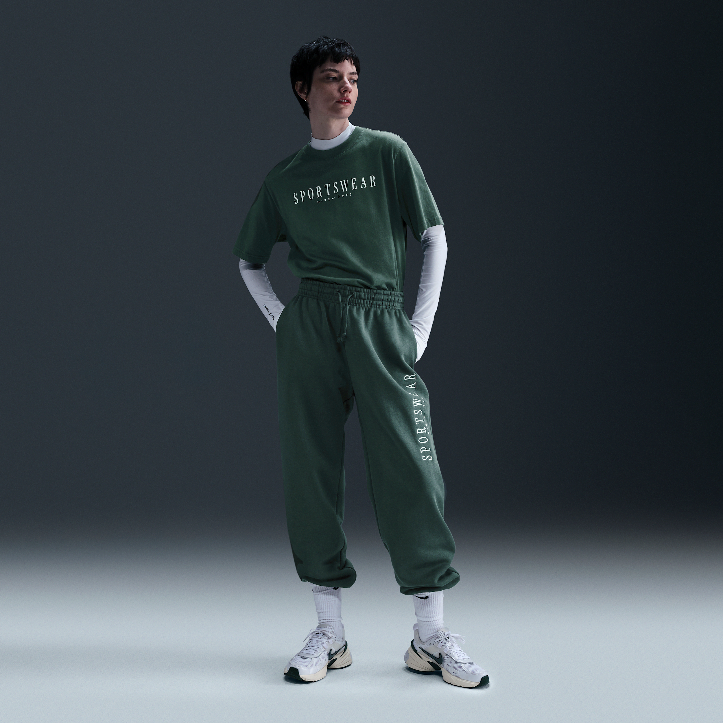 Nike Women's  Sportswear Phoenix Fleece High-waisted Oversized Sweatpants In Green