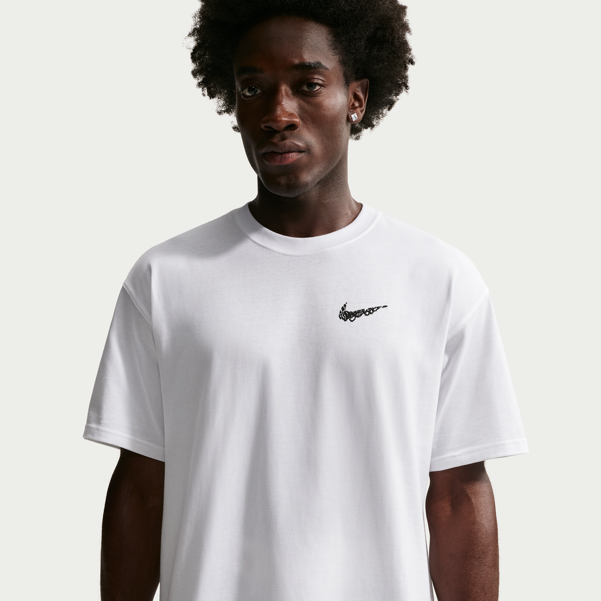 Nike Men's Basketball Locker Graphic T-Shirt, Medium, White