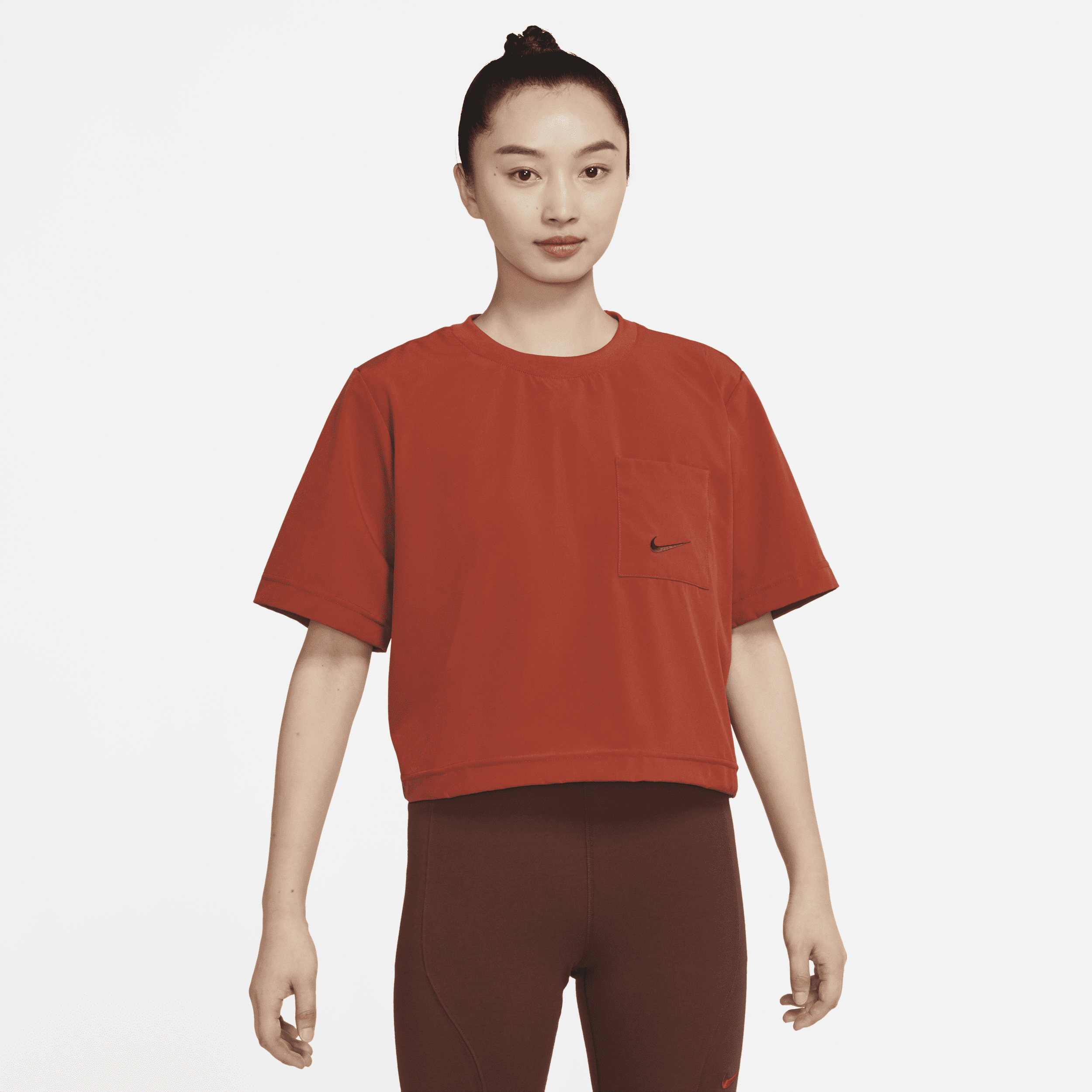 Nike Everyday Mod Boxy Pocket T-shirt In Red