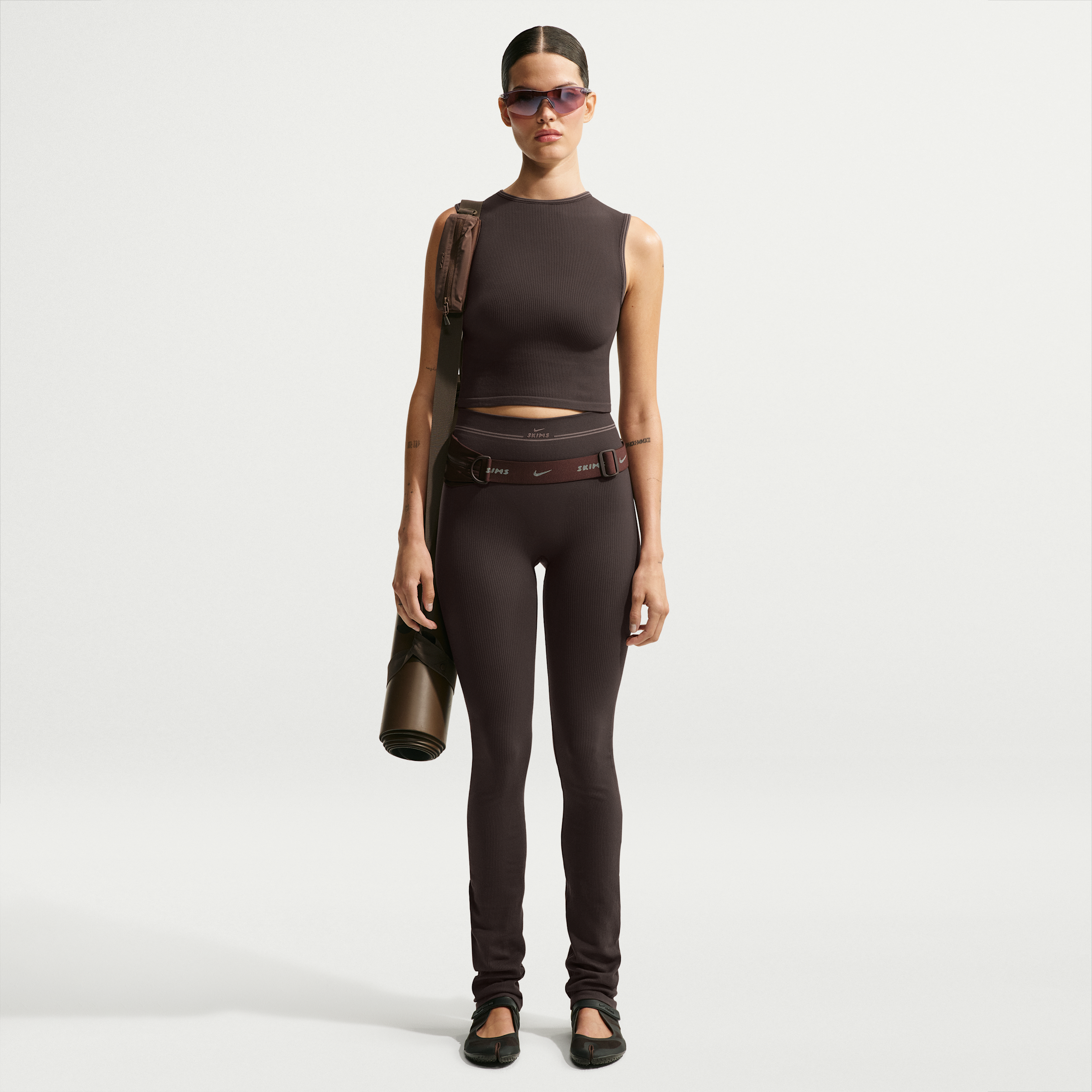 Nike Women's SKIMS Ribbed Seamless 34" Straight Leggings in Brown | IR5018-249