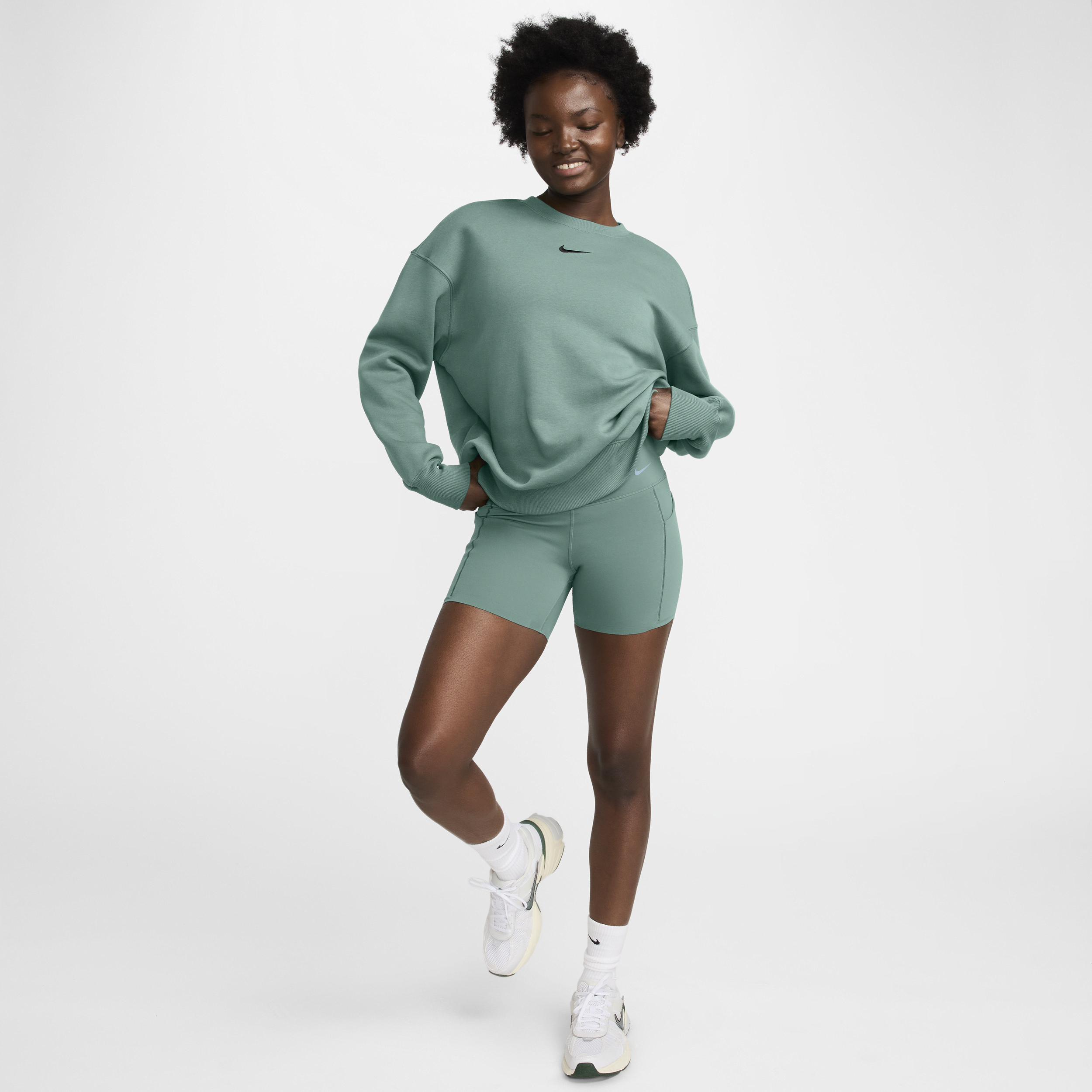 Nike Women's Universa Medium-support High-waisted 5" Biker Shorts With Pockets In Green